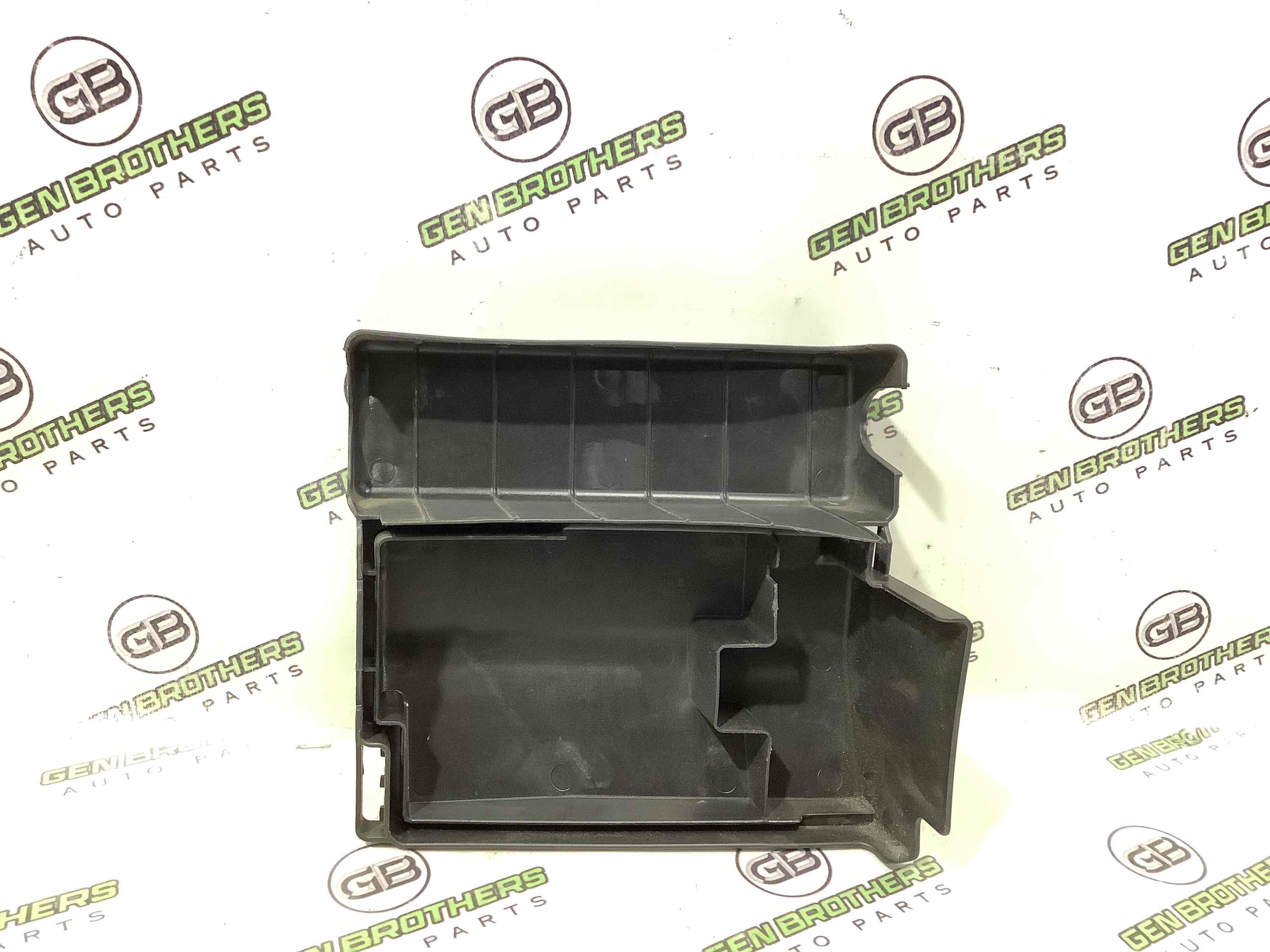 Кришка корпус блоку запобіжників