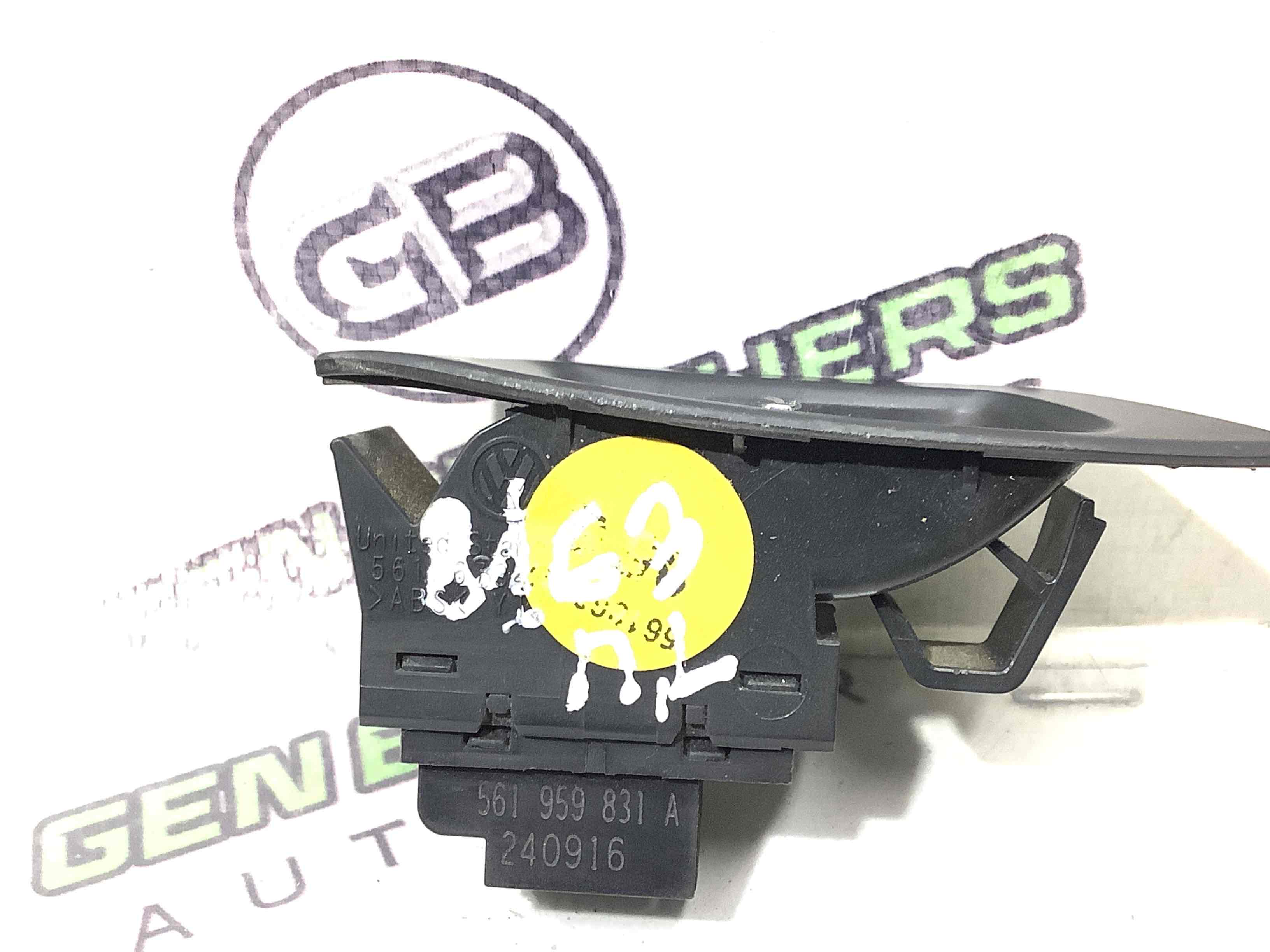 Кнопка відкриття багажника