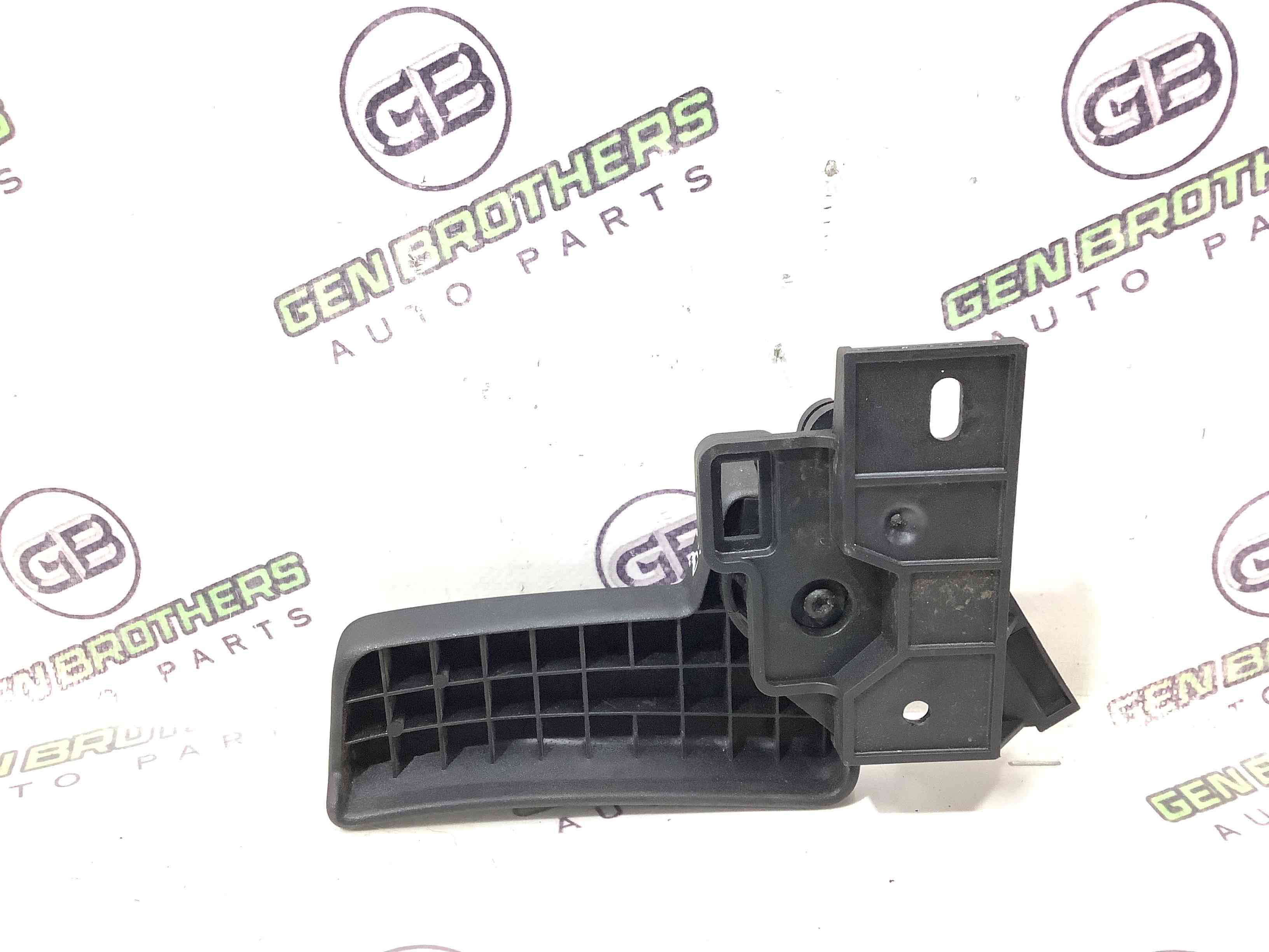 Ручка відкривання капота