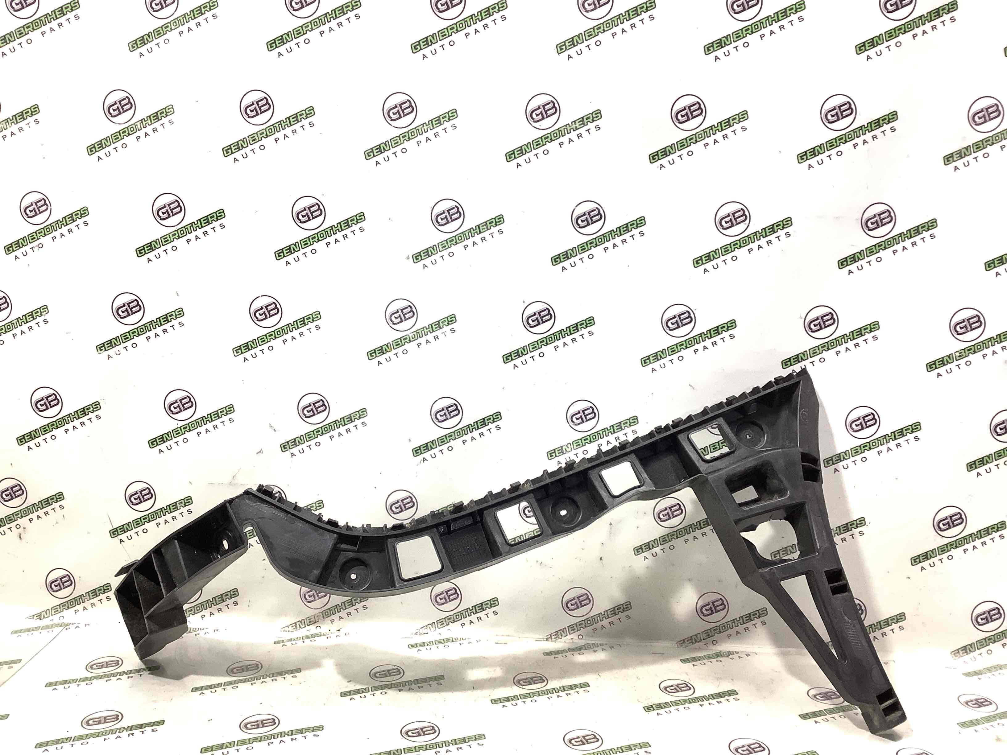 Кріплення заднього бампера праве