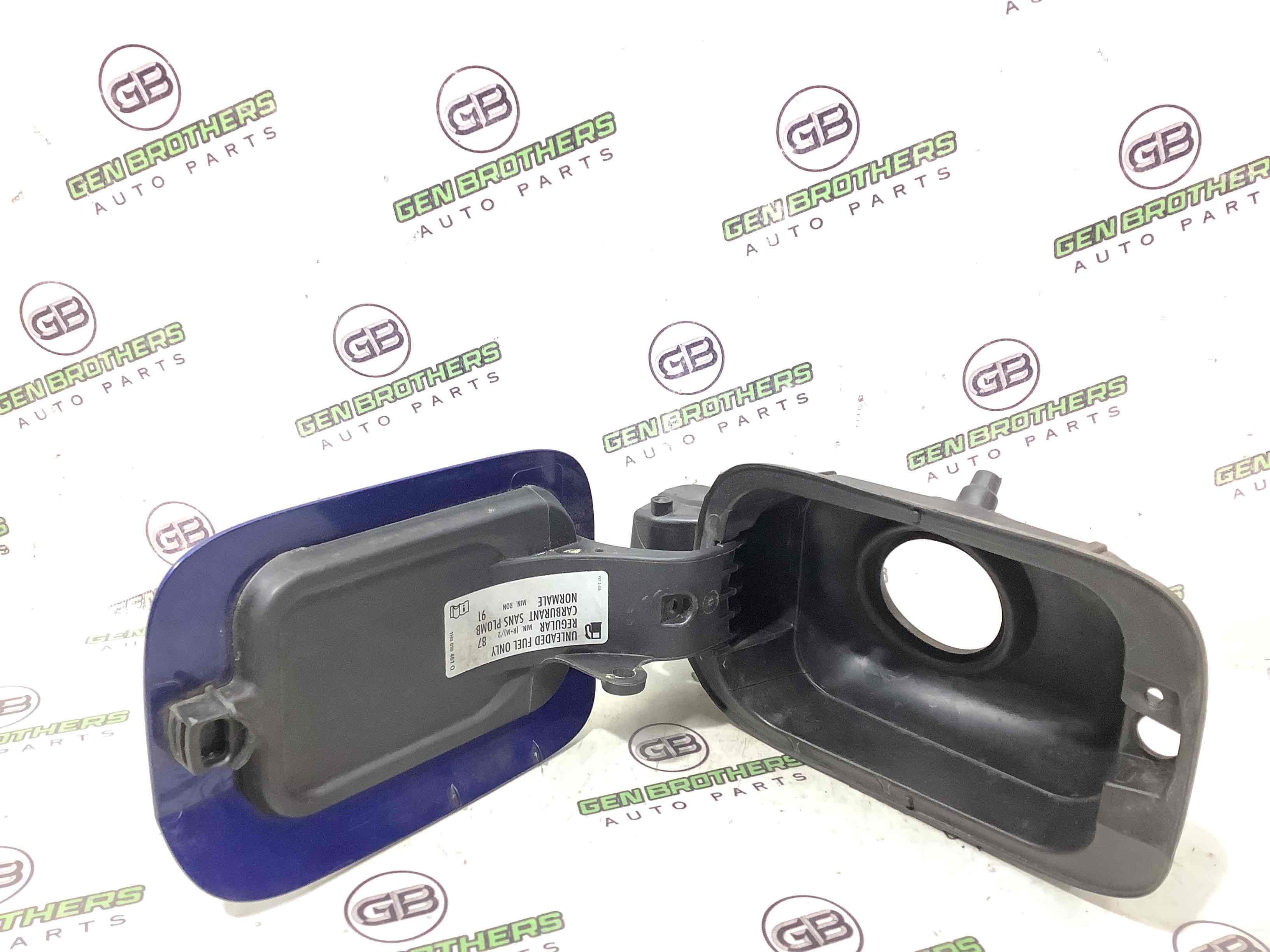 Лючок бензобака