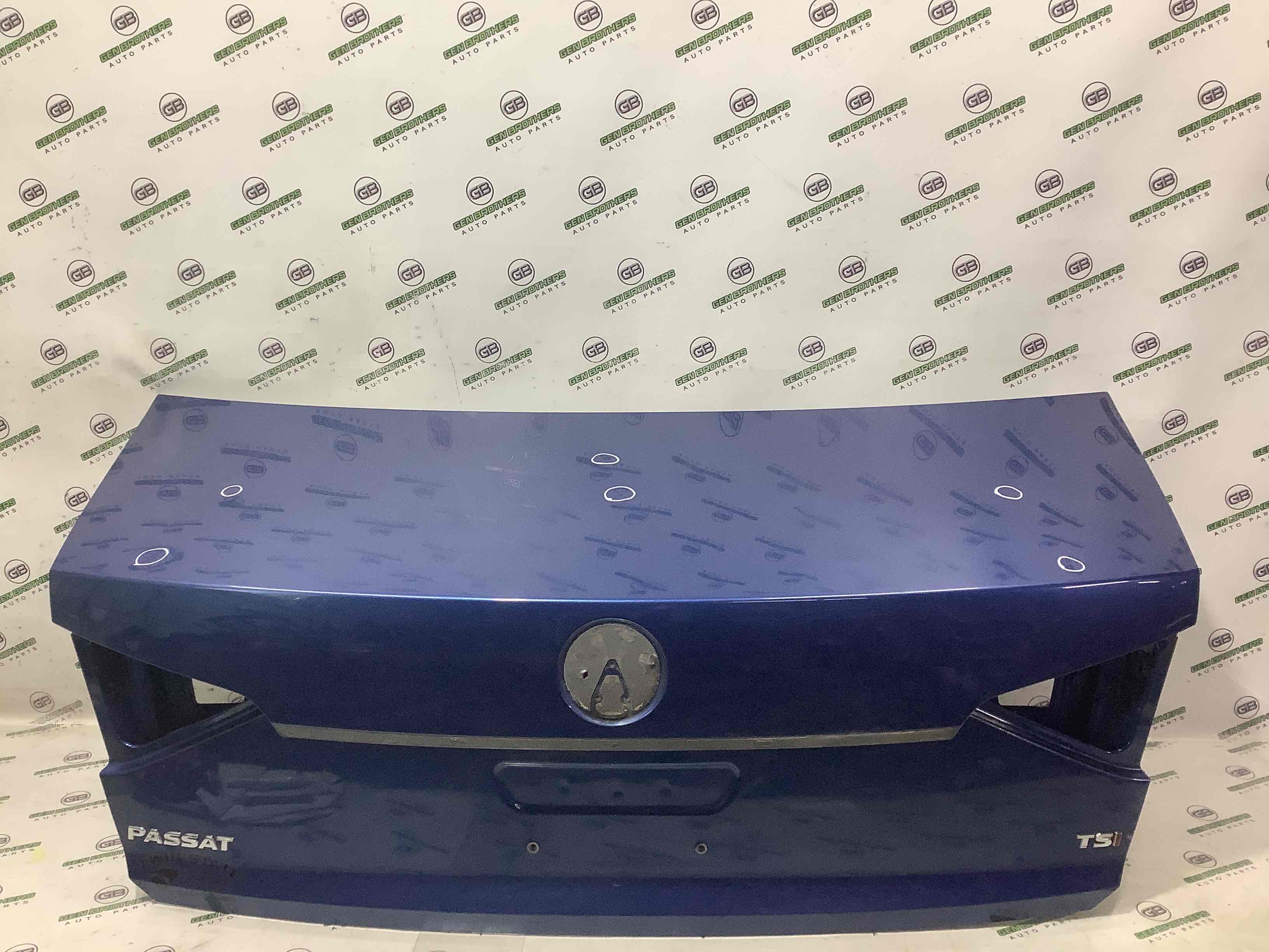 Кришка багажника, двері багажника