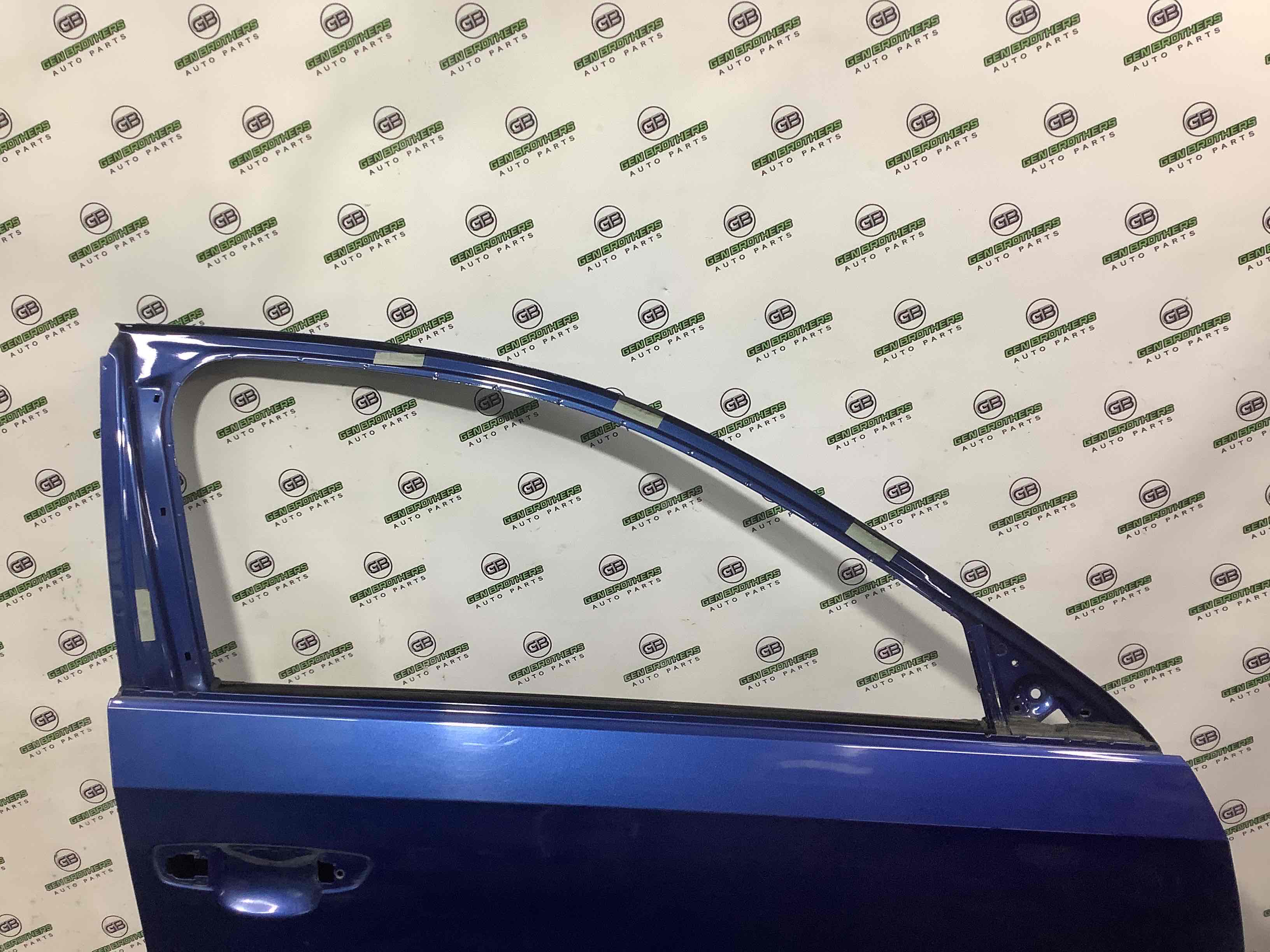 Двері передні права