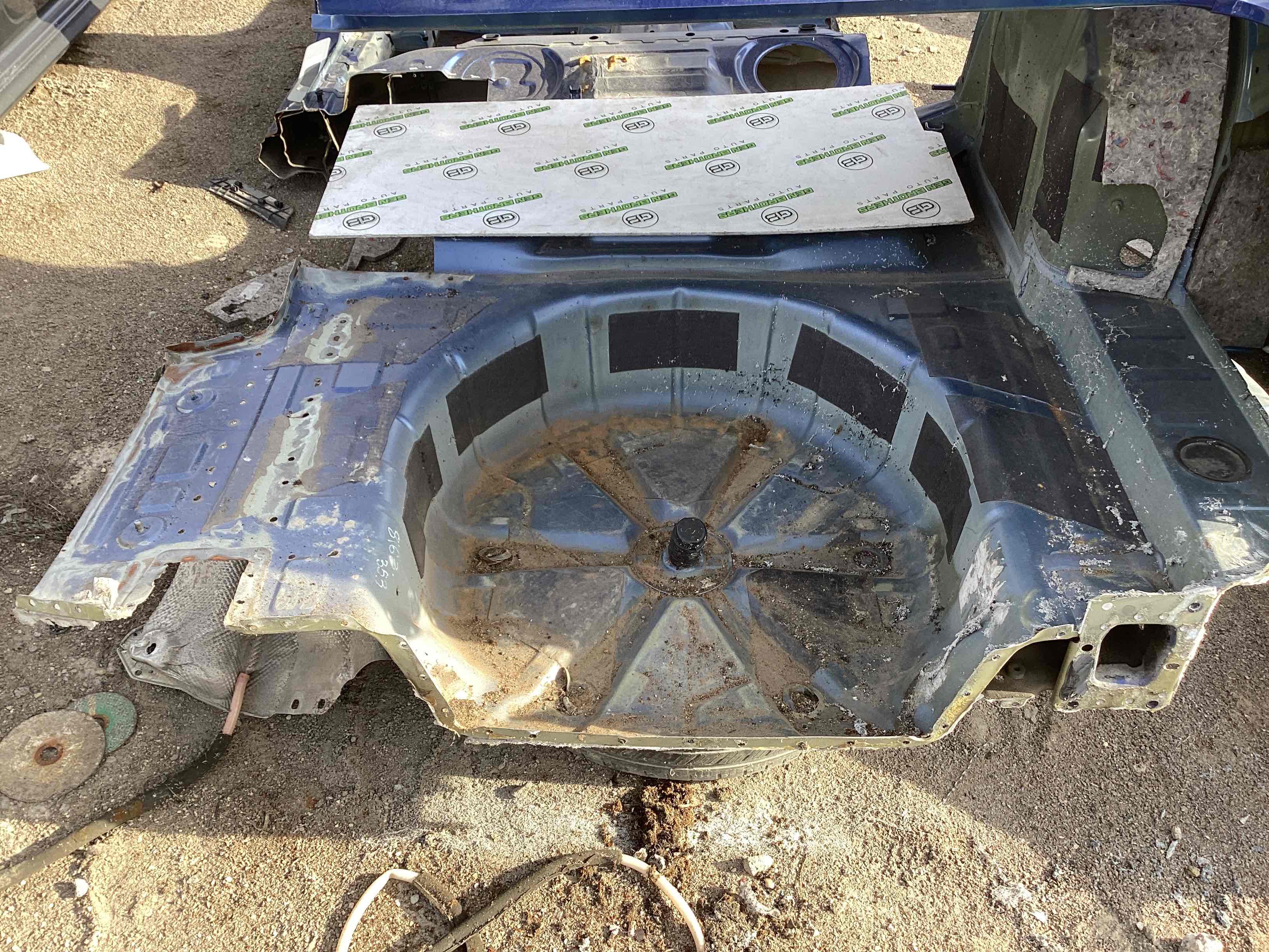 Корито багажника