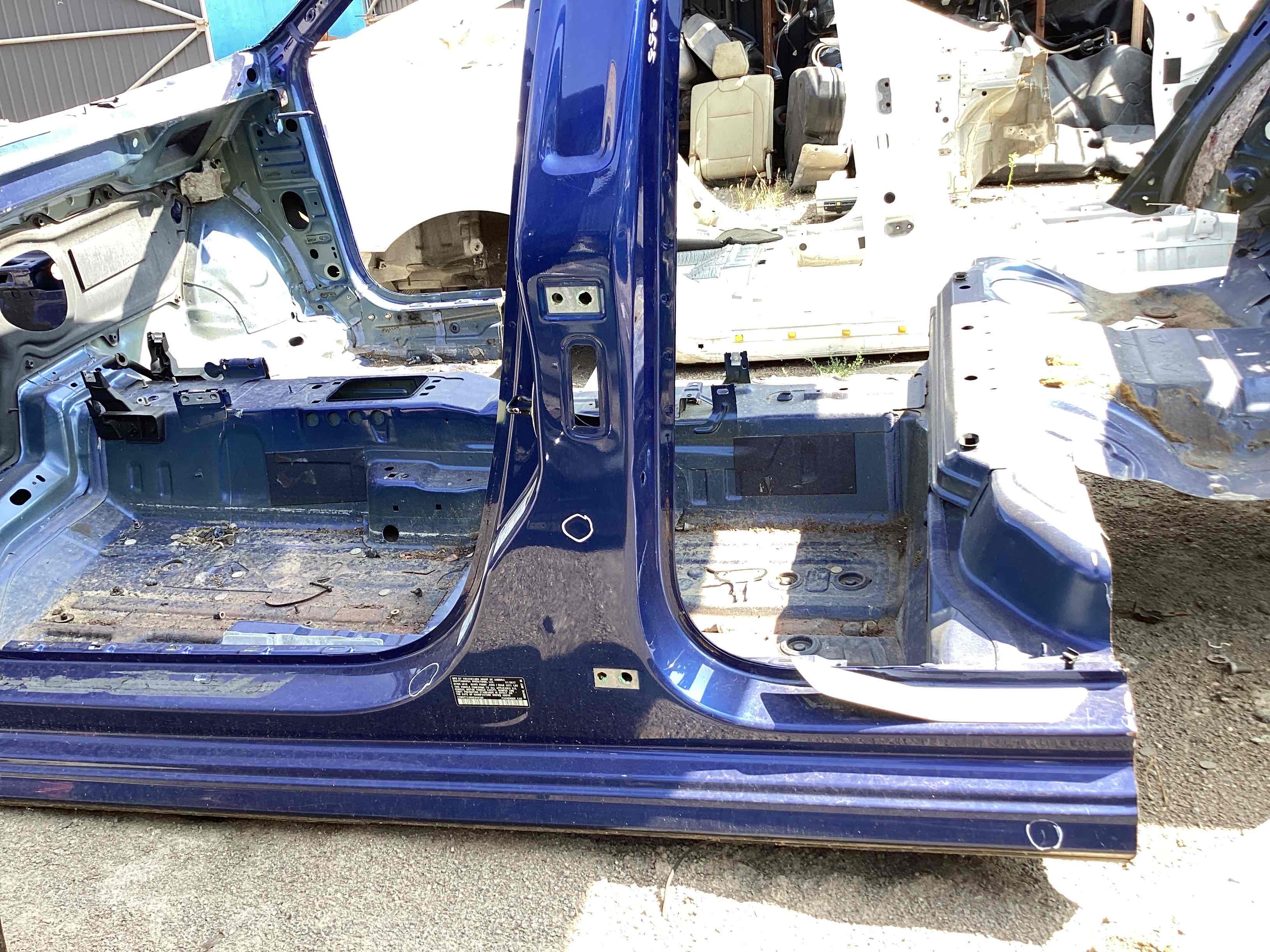 Стійки кузова та пороги