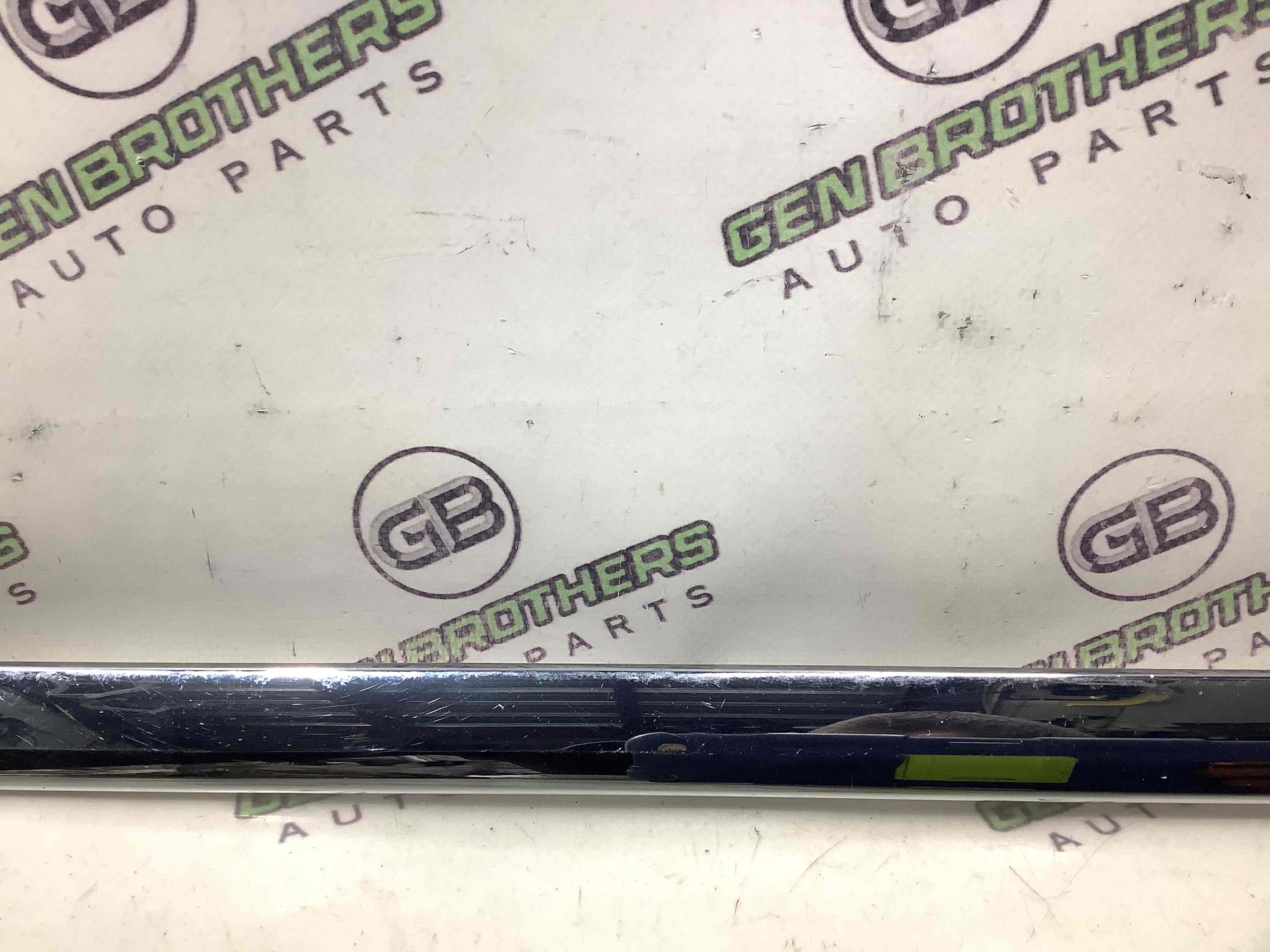 Молдинг двері передньої правої