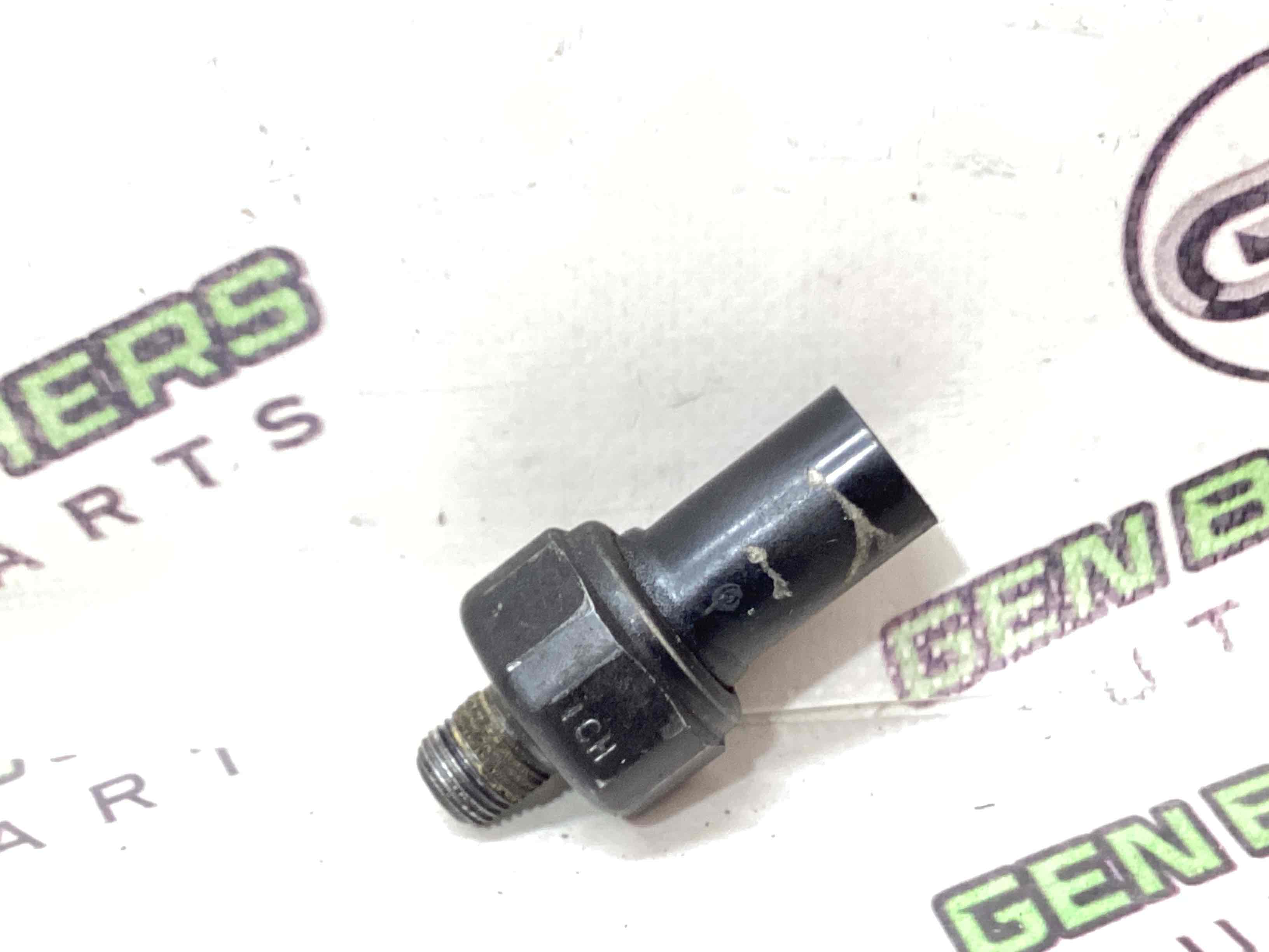 Датчик тиску олії