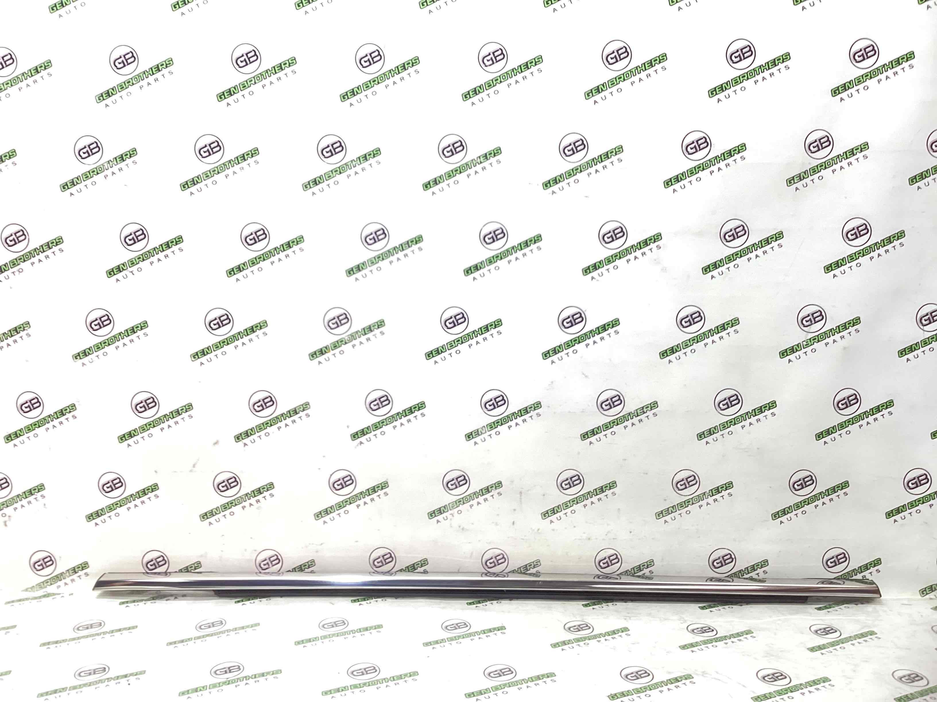 Молдинг двері задньої правої