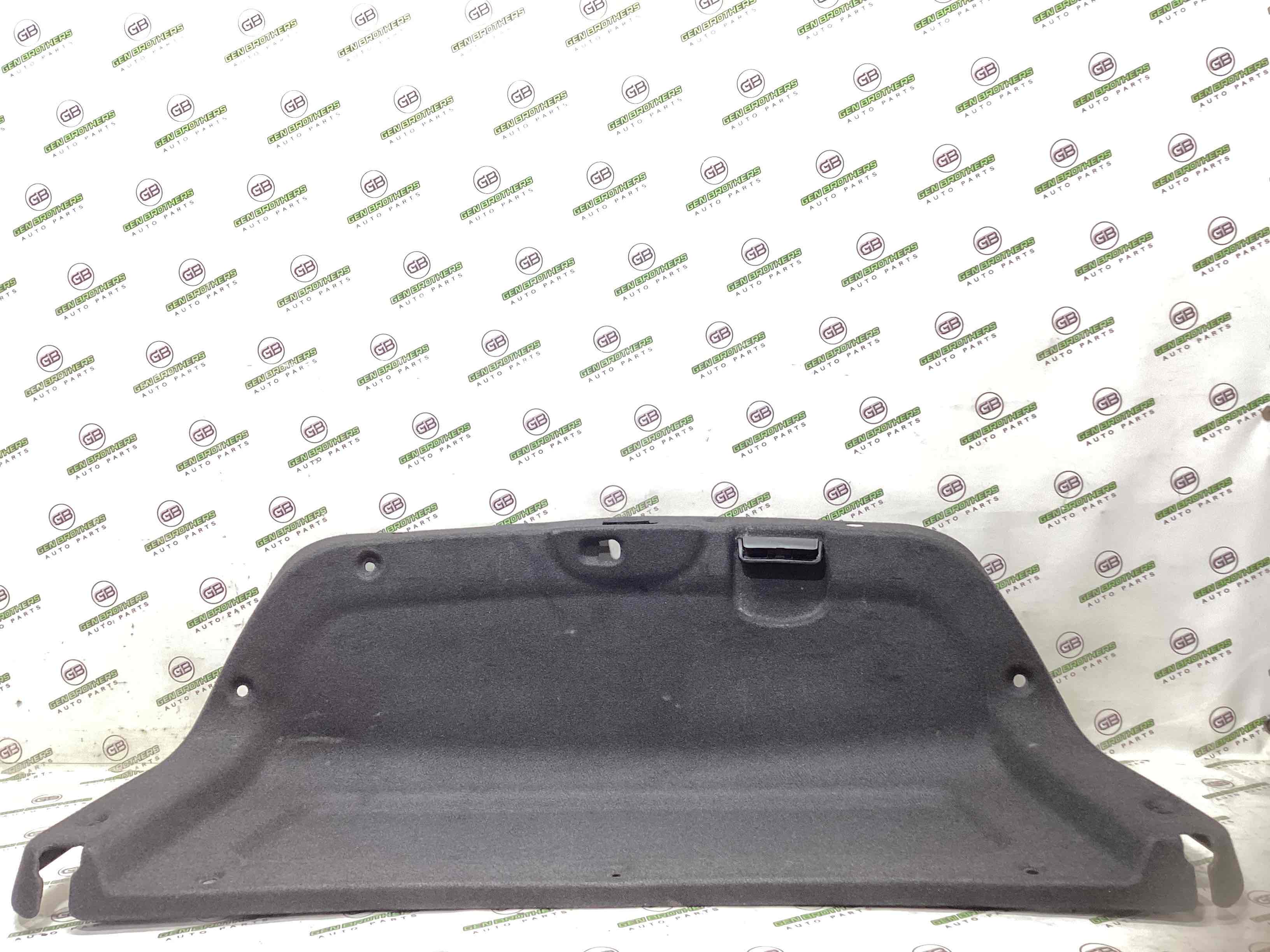 Обшивка кришки багажника