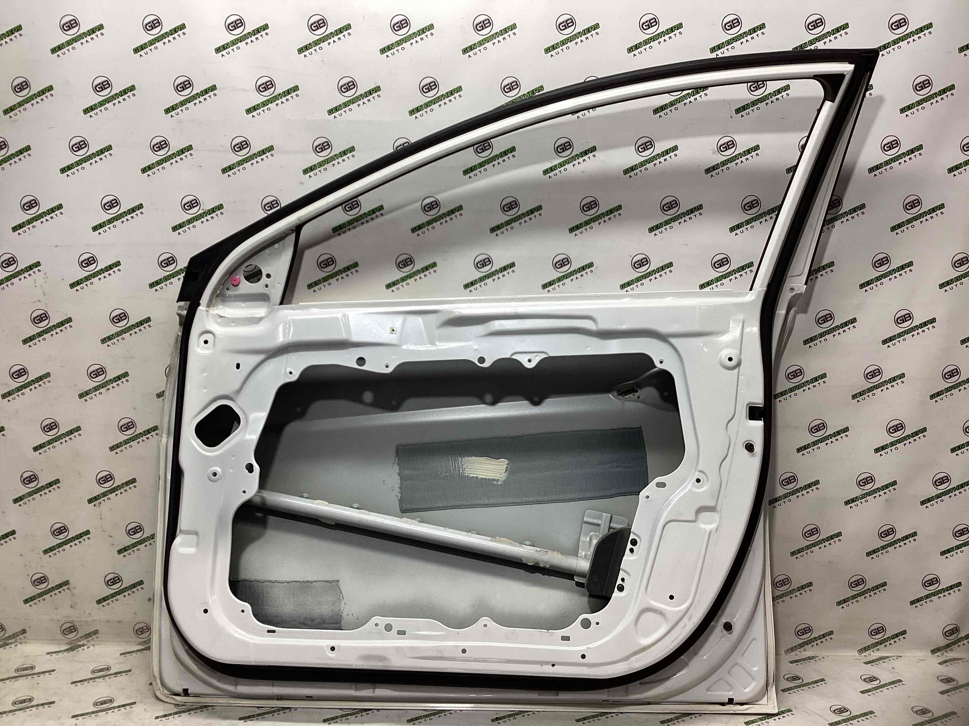 Двері передні права