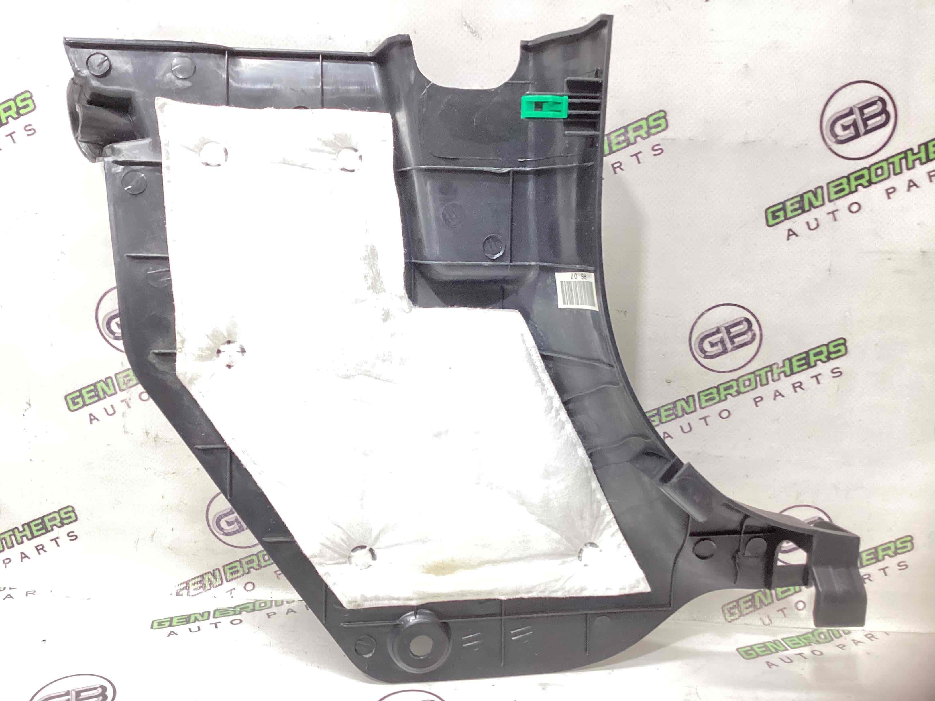 Обшивка передньої стійки ліва