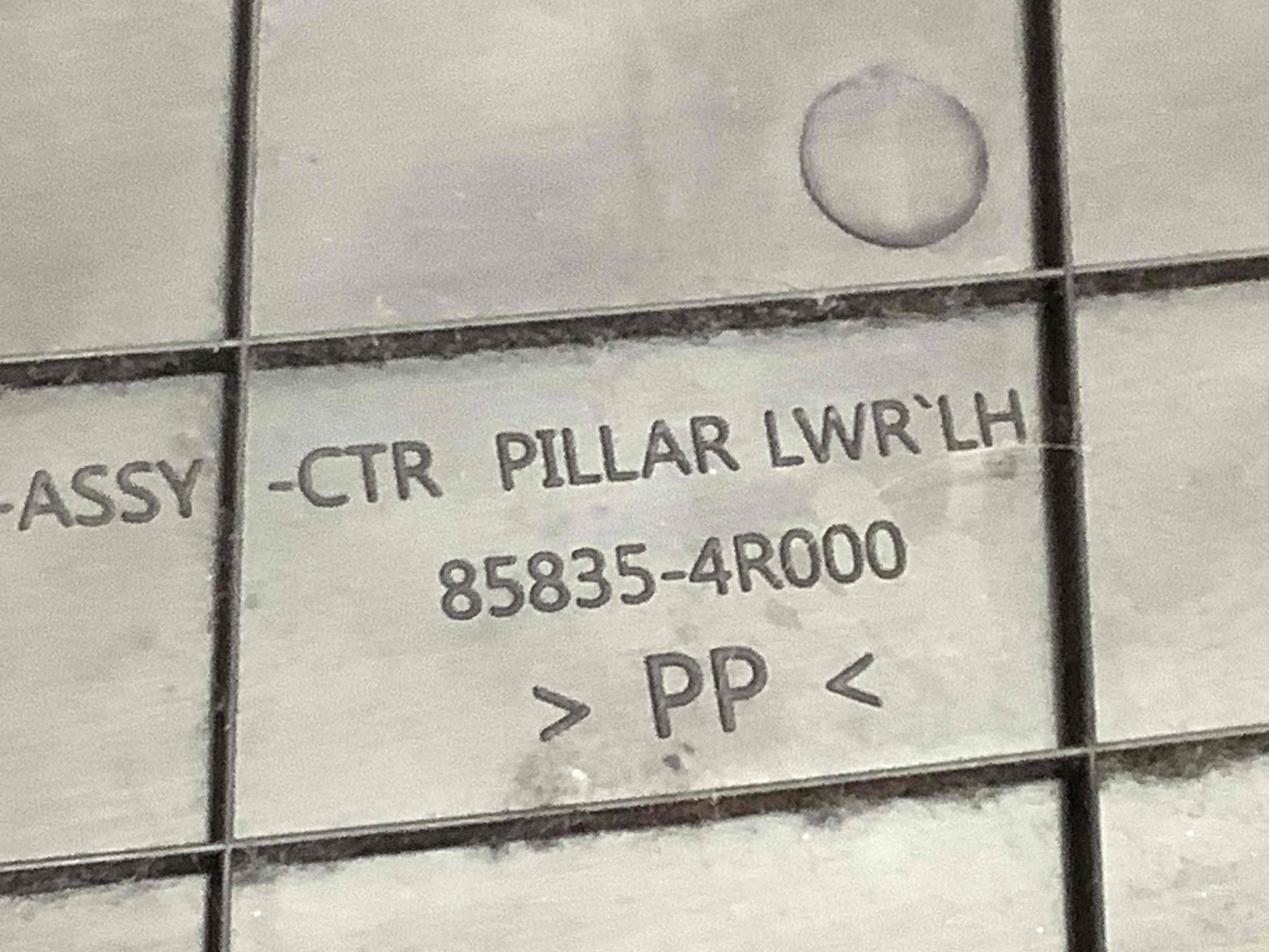 Обшивка центральної стійки ліва