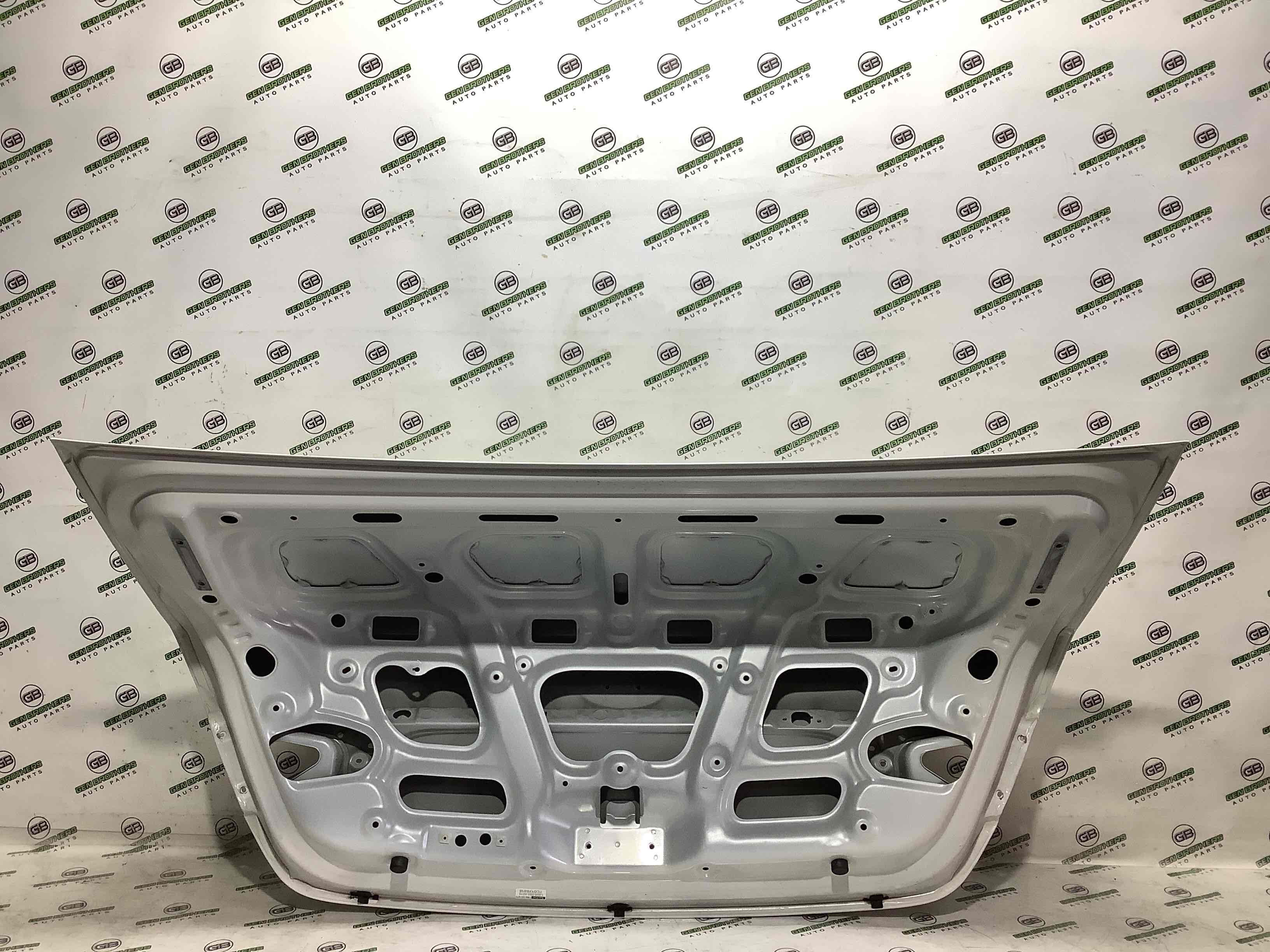 Кришка багажника, двері багажника