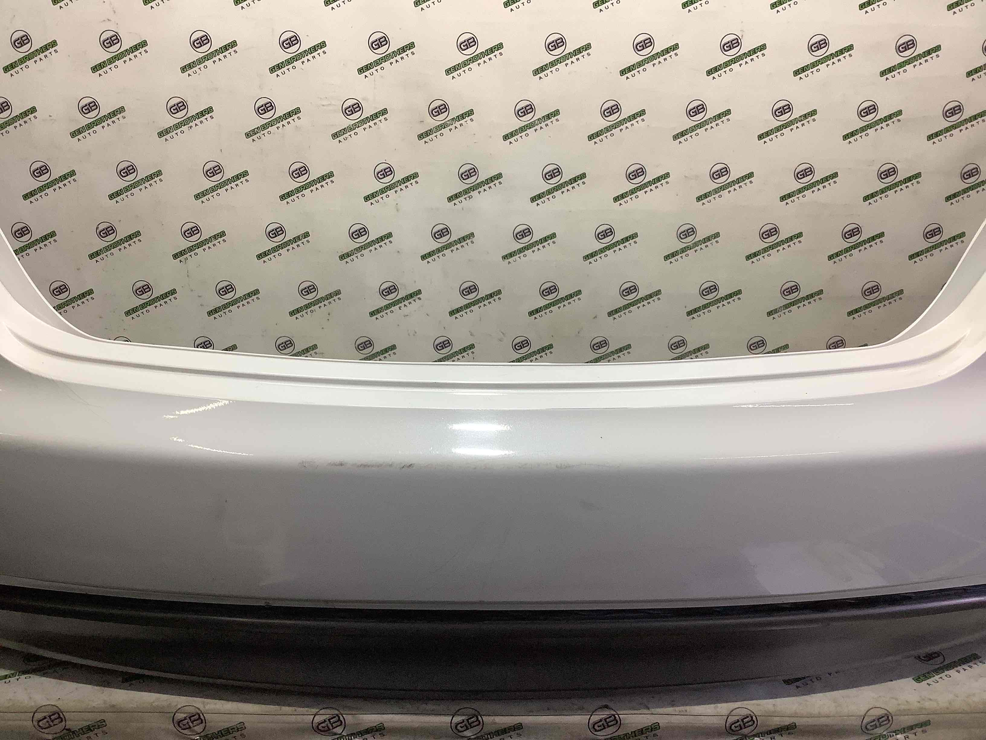 Бампер задній