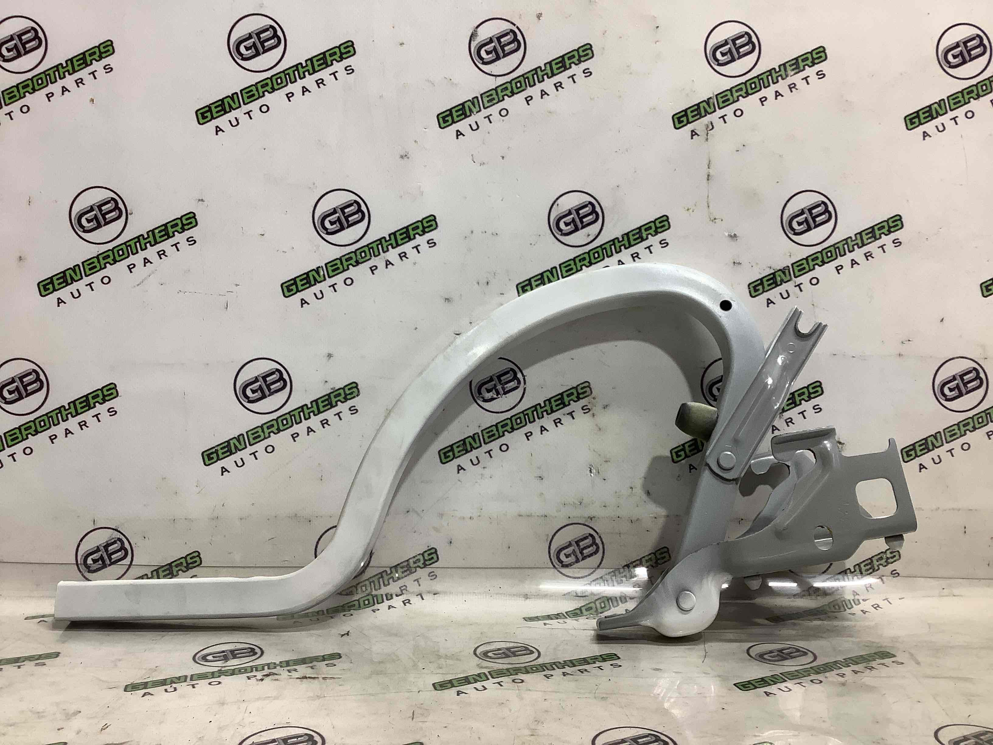 Петля кришки багажника, двері багажника