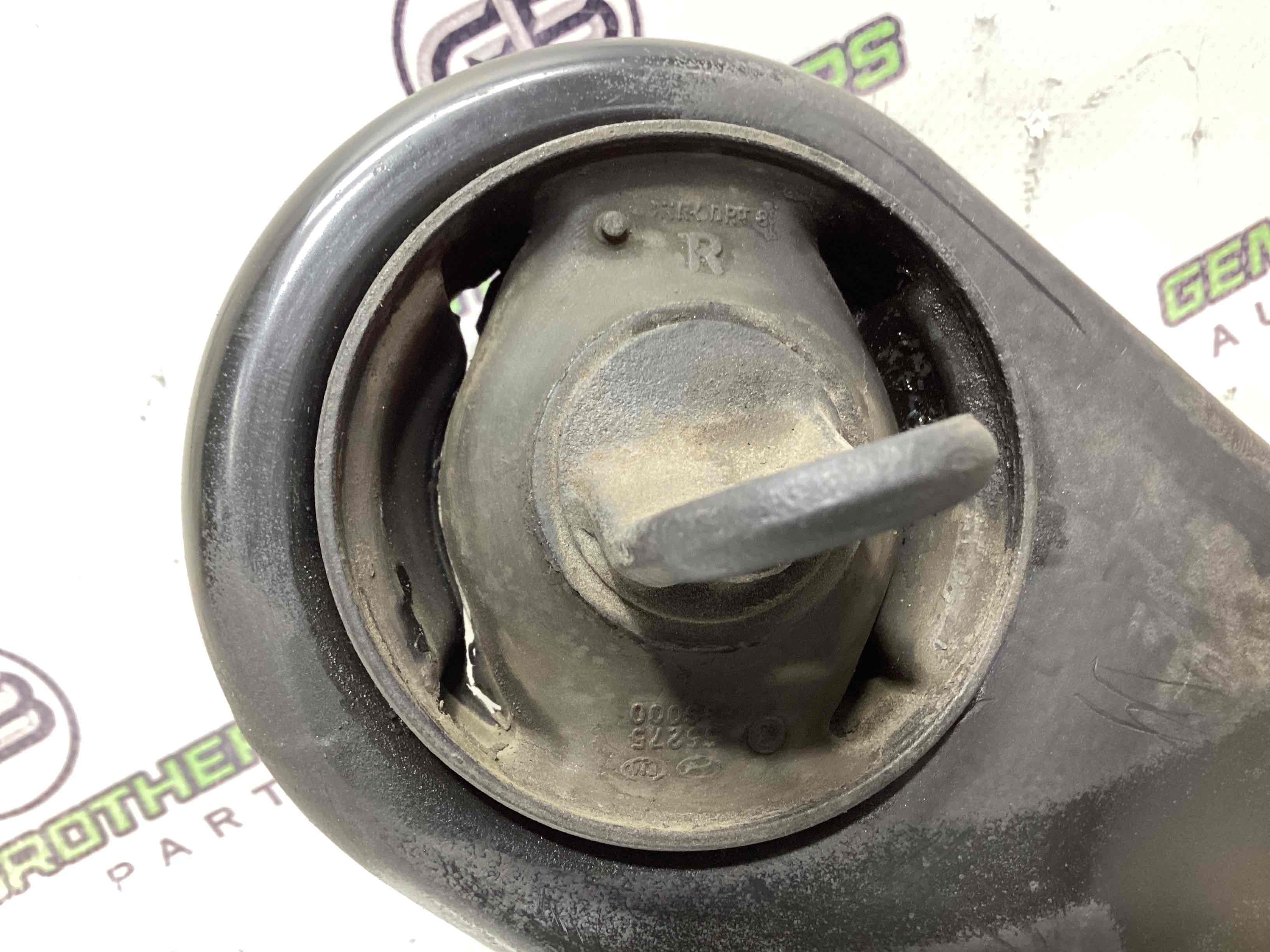 Важіль задній правий