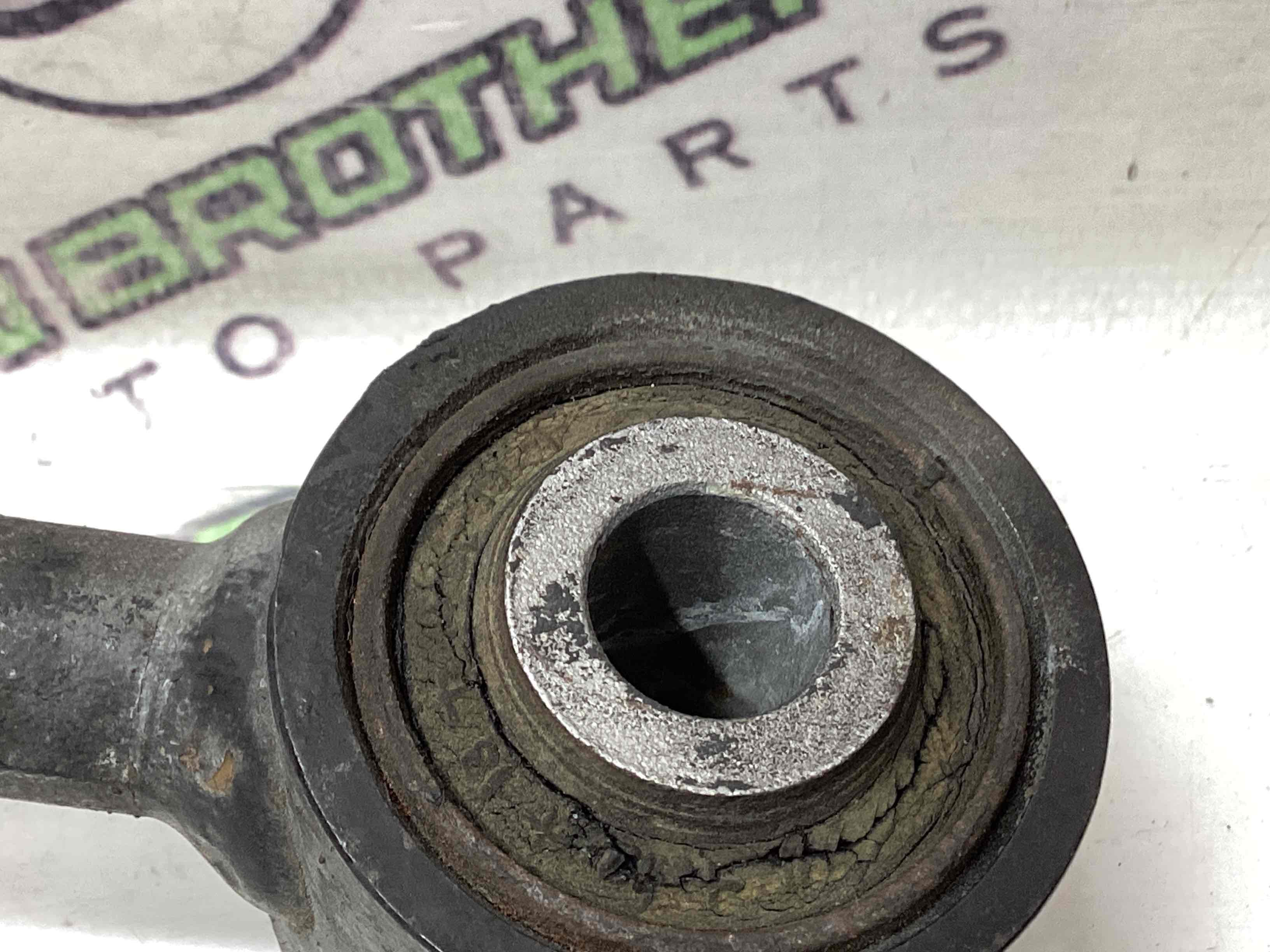 Важіль задній лівий