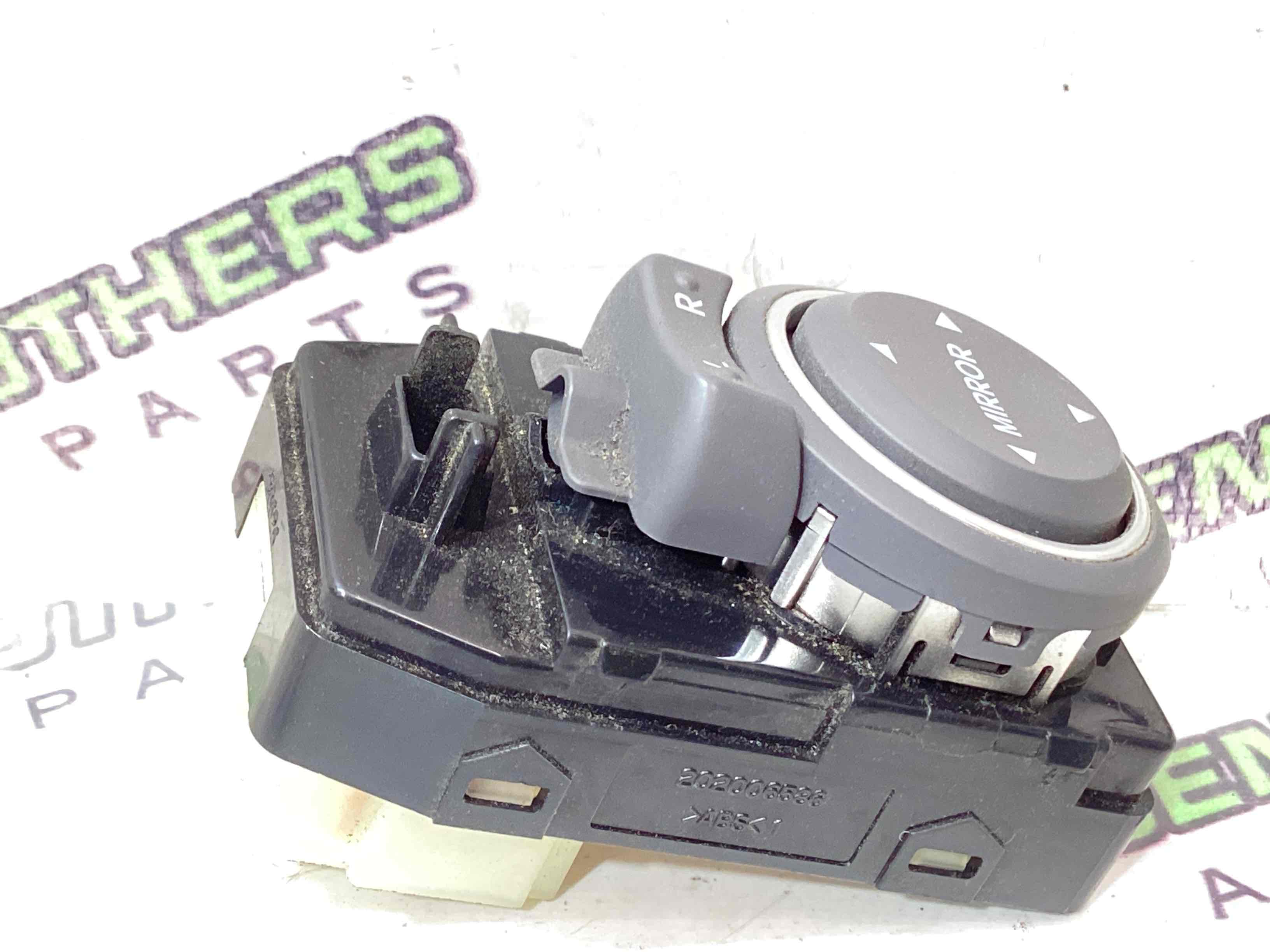 Кнопка регулювання дзеркал