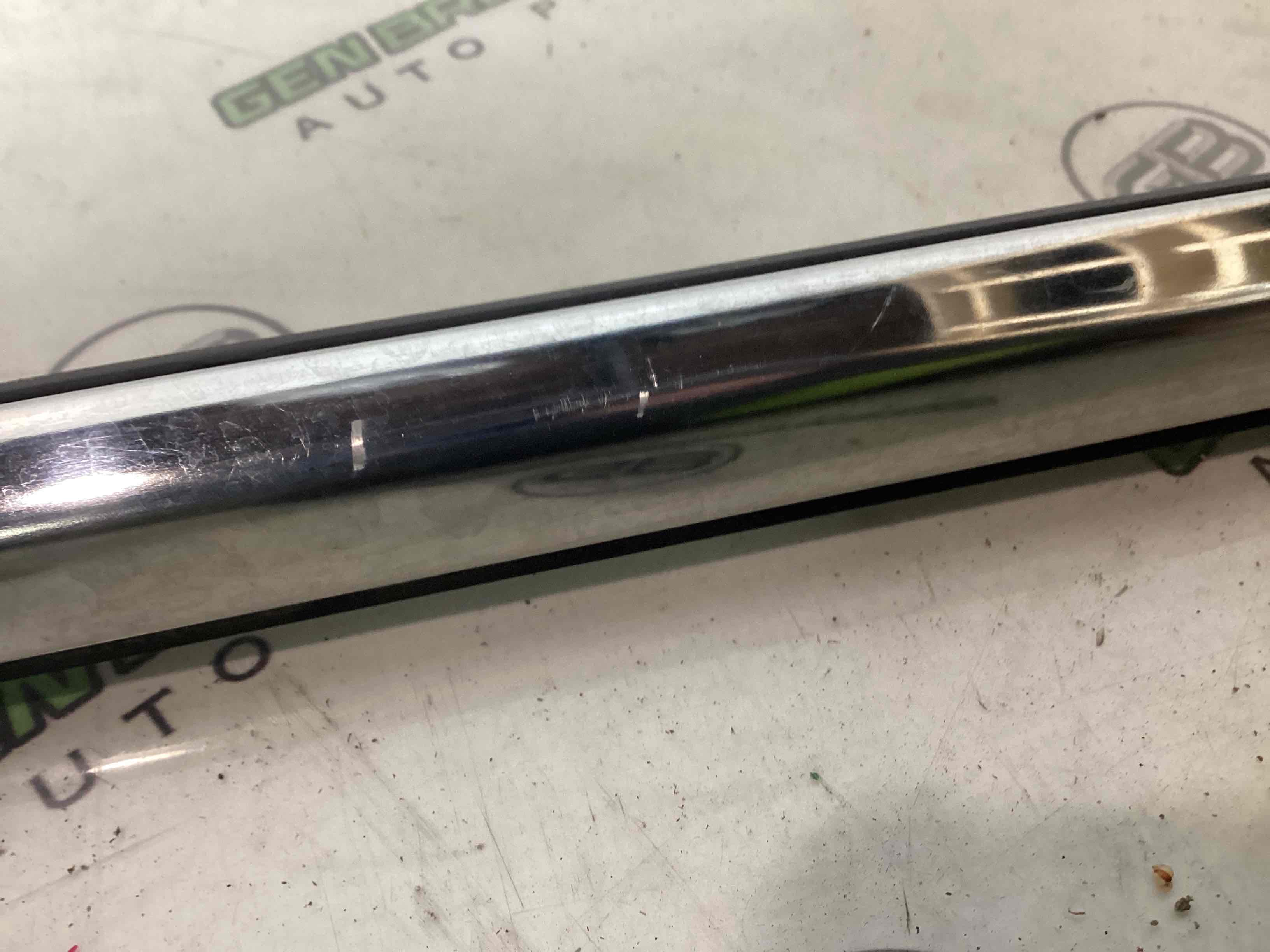 Ущільнювач скла, двері