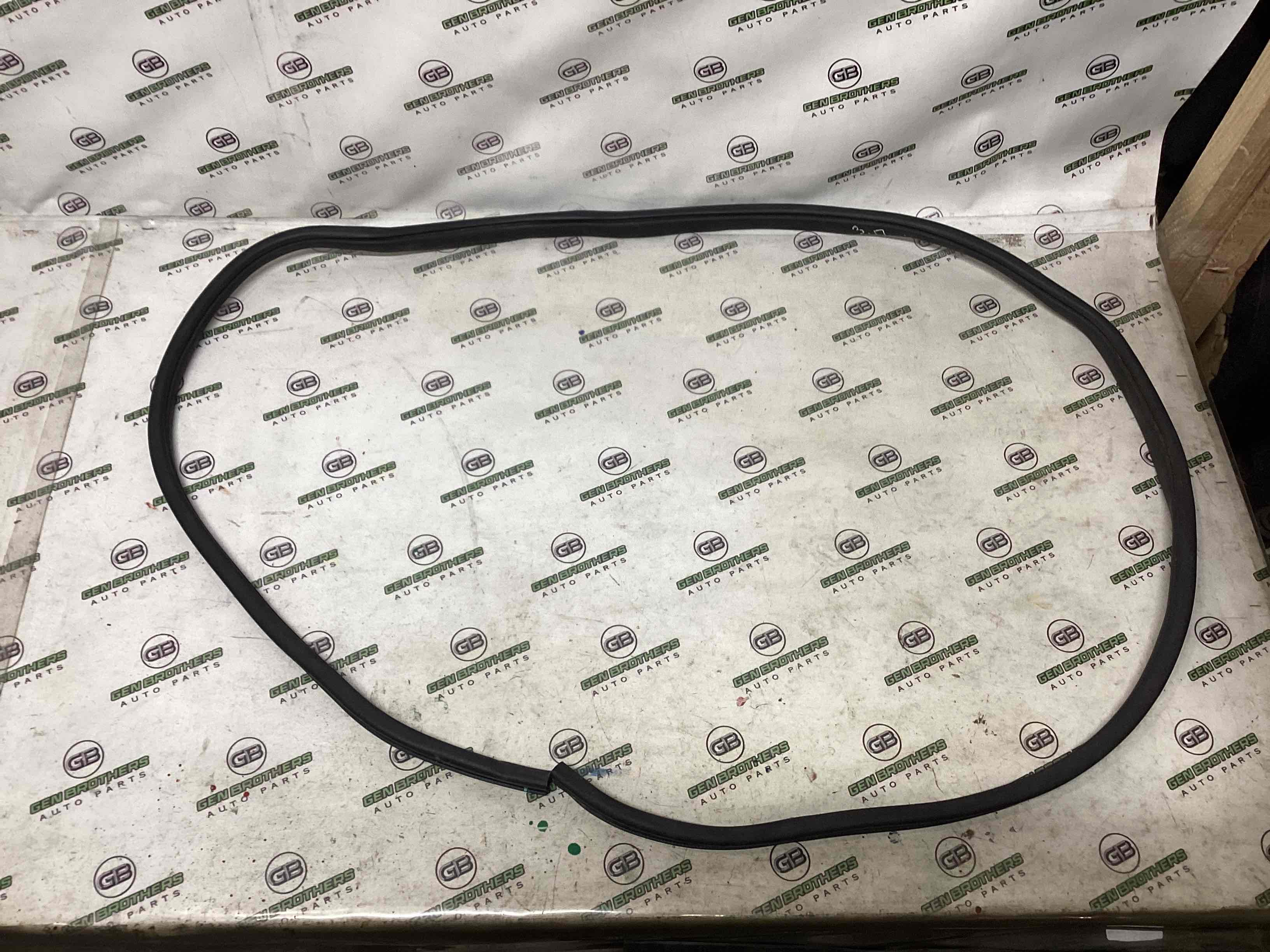 Ущільнювач скла, двері