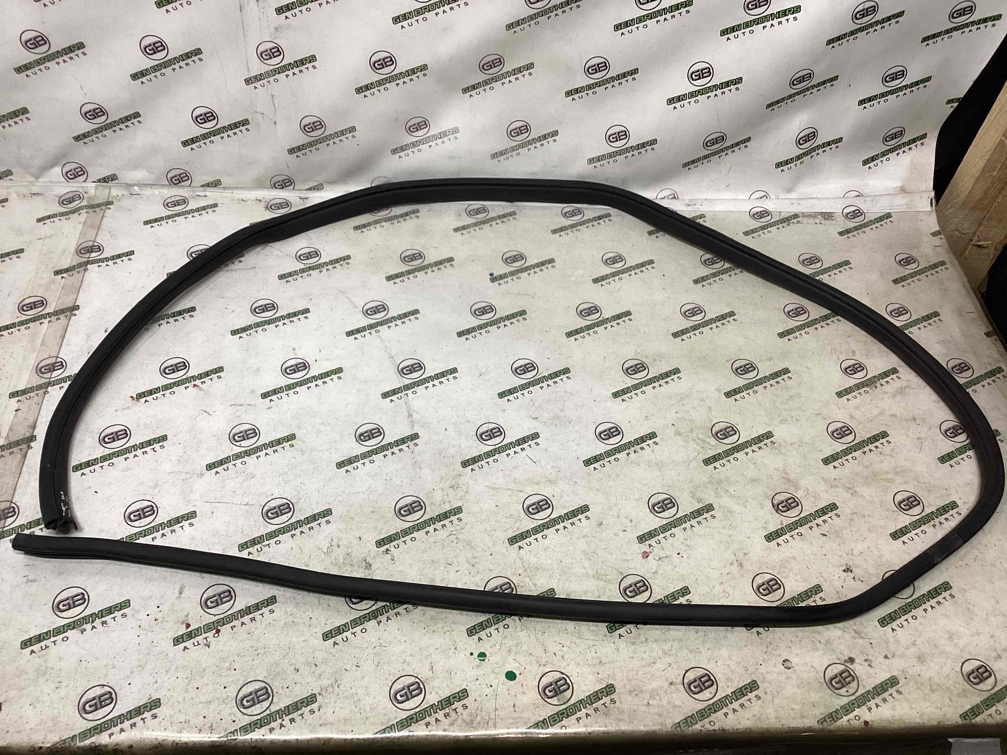 Ущільнювач скла, двері