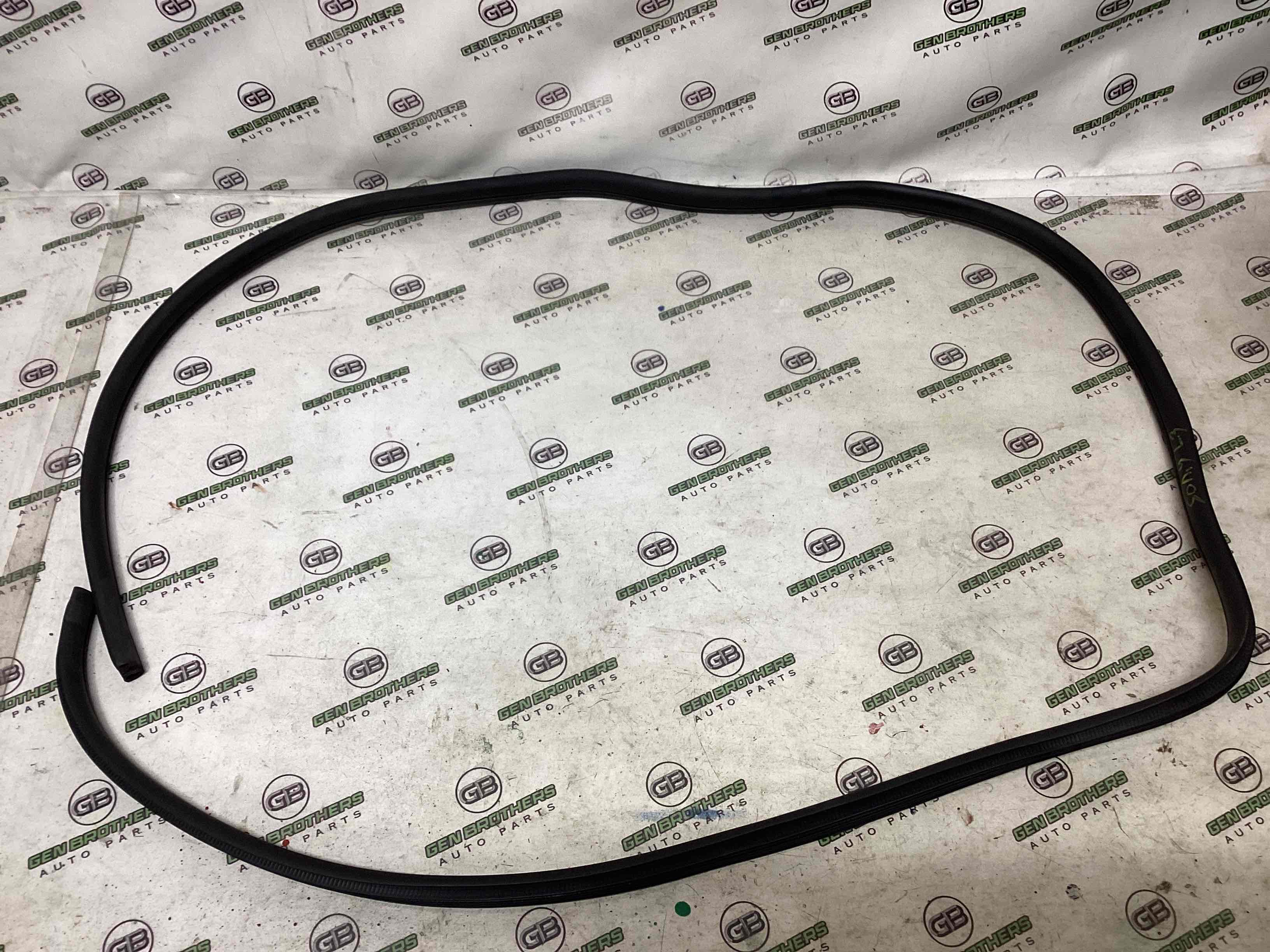 Ущільнювач скла, двері