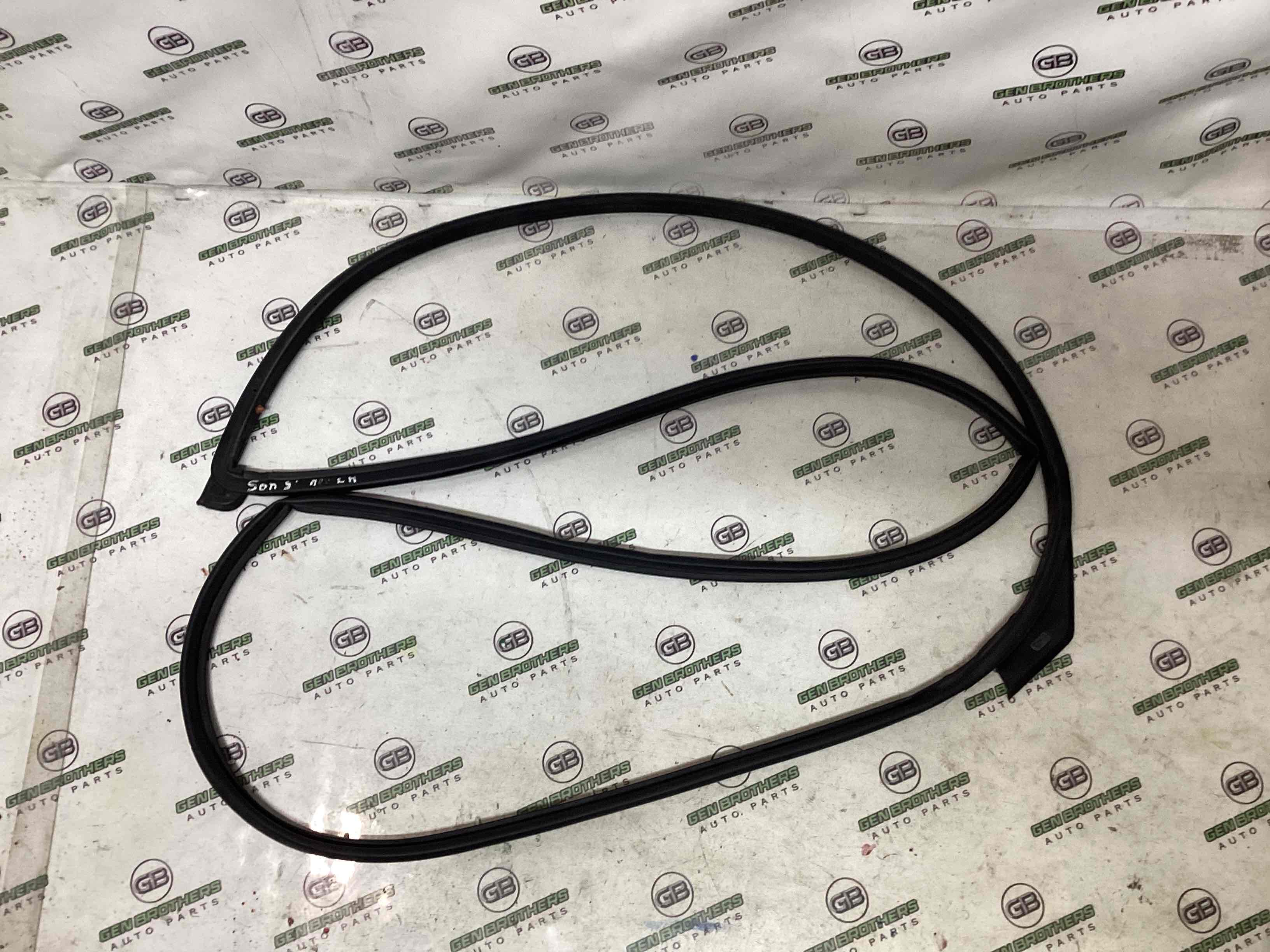 Ущільнювач скла, двері