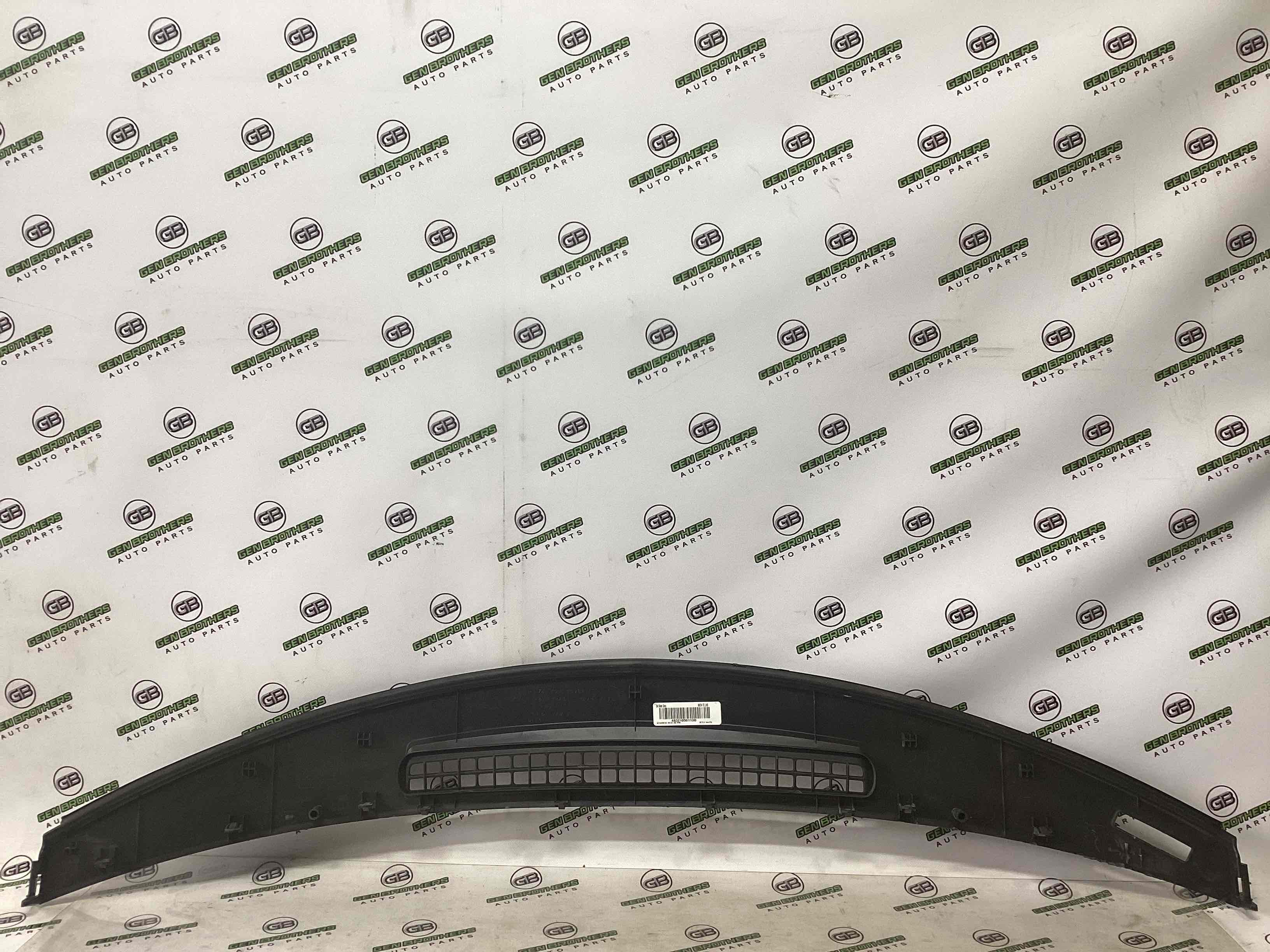 Обшивка панелі приладів торпедо