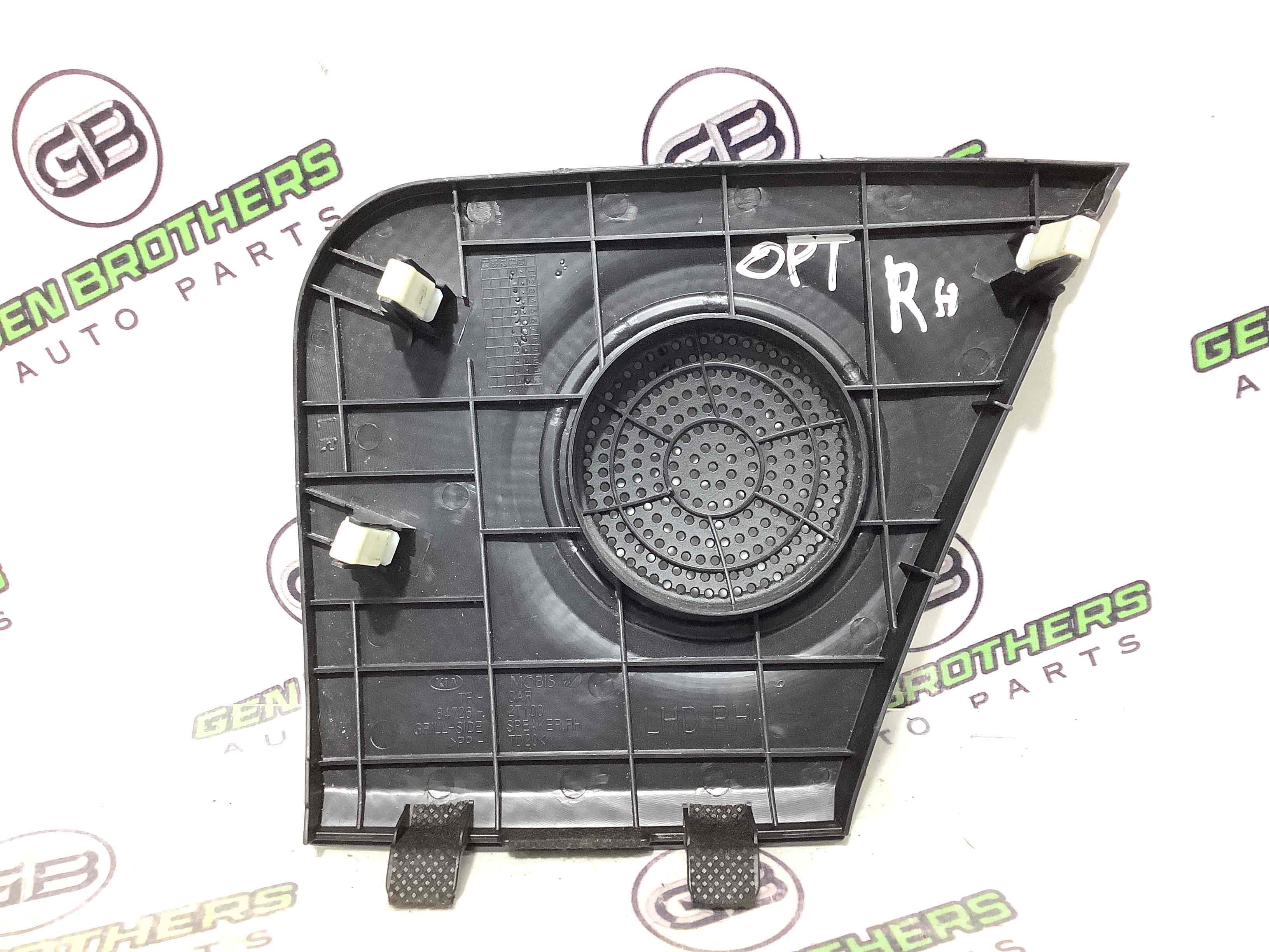 Обшивка панелі приладів торпедо