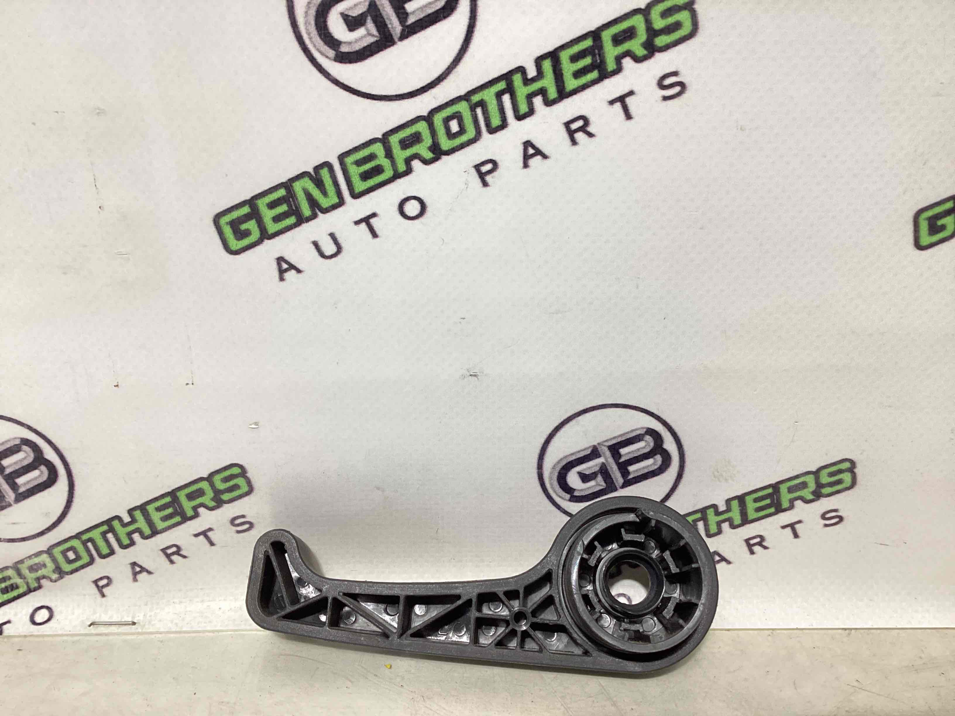 Ручка открывания капота