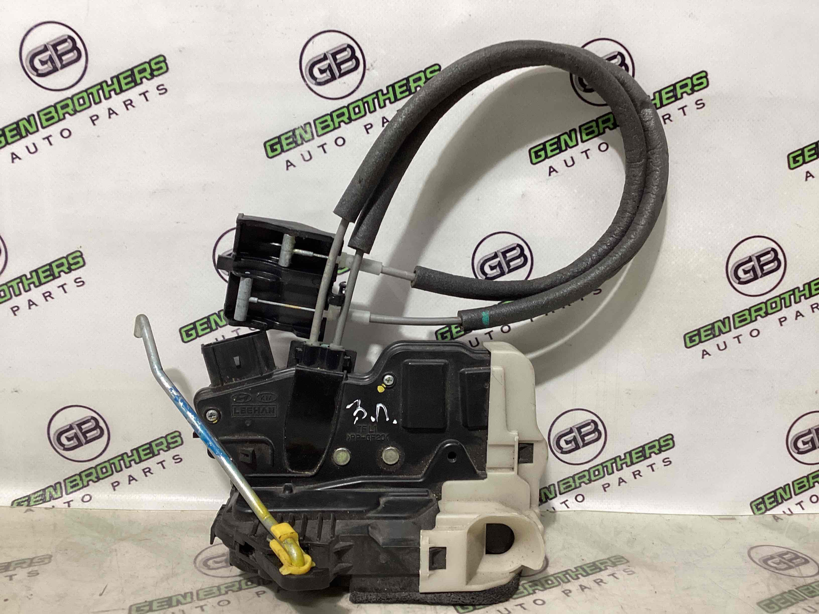 Замок двери задней левой