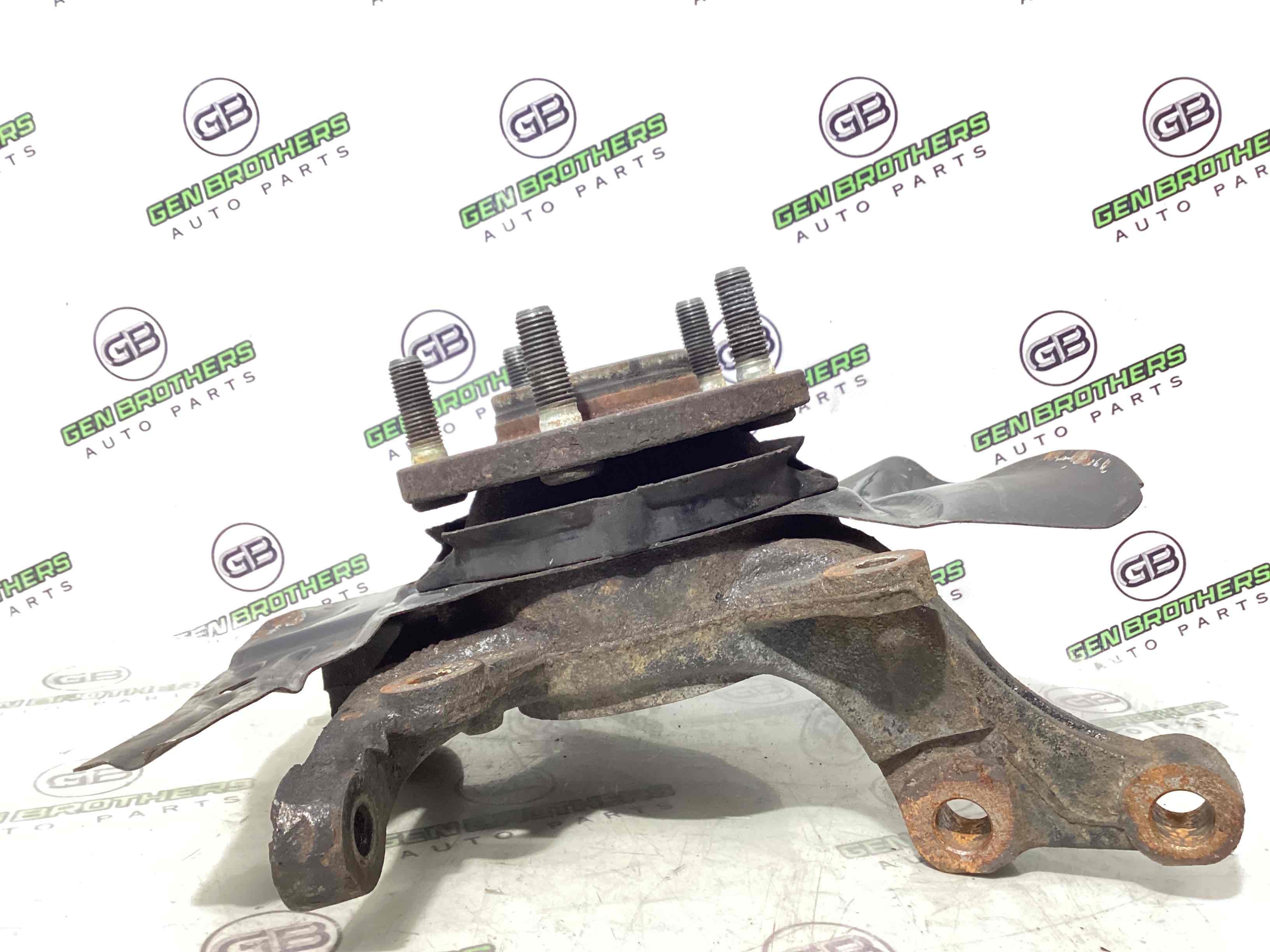 Кулак поворотный левый