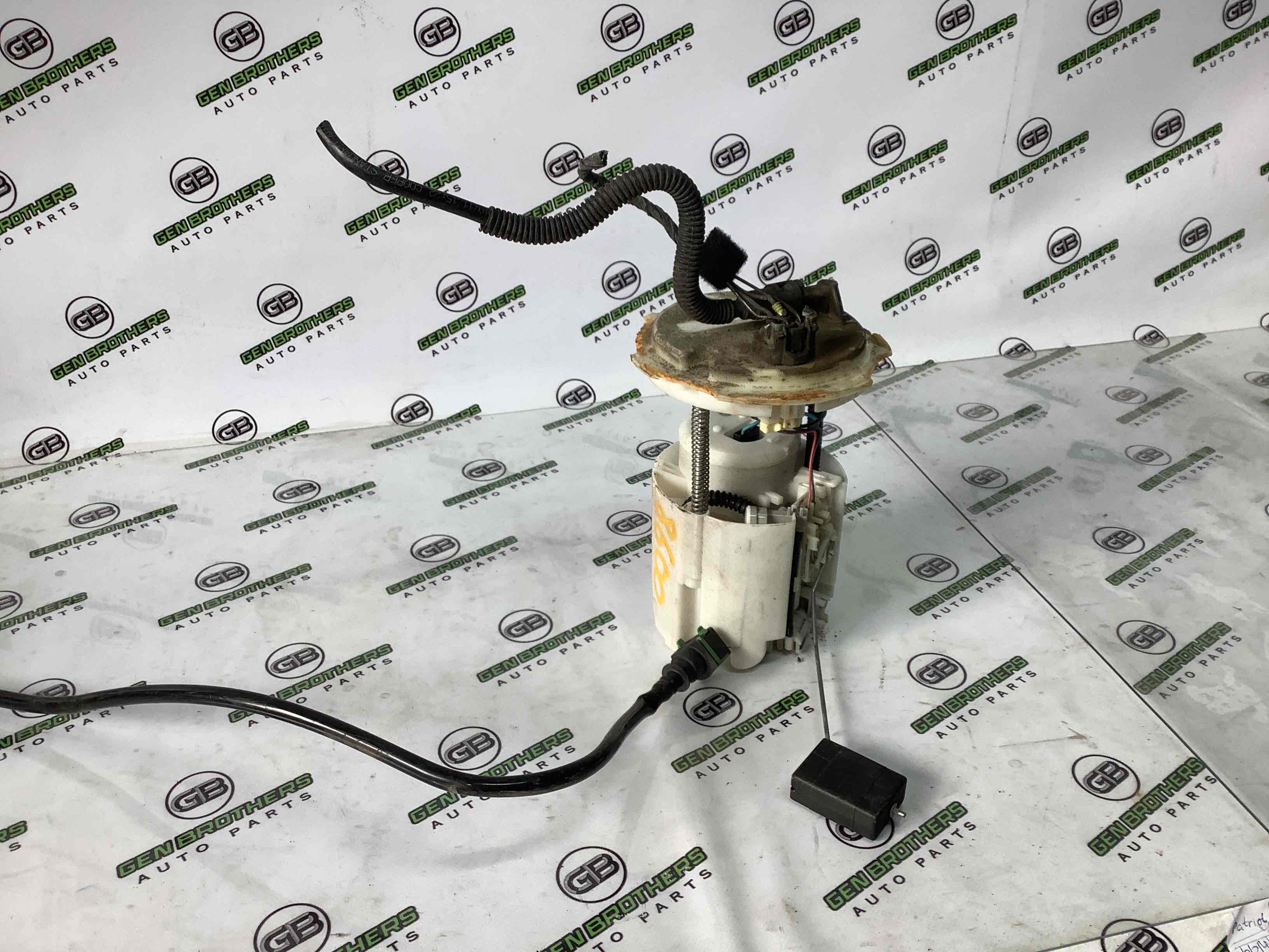 Насос паливний