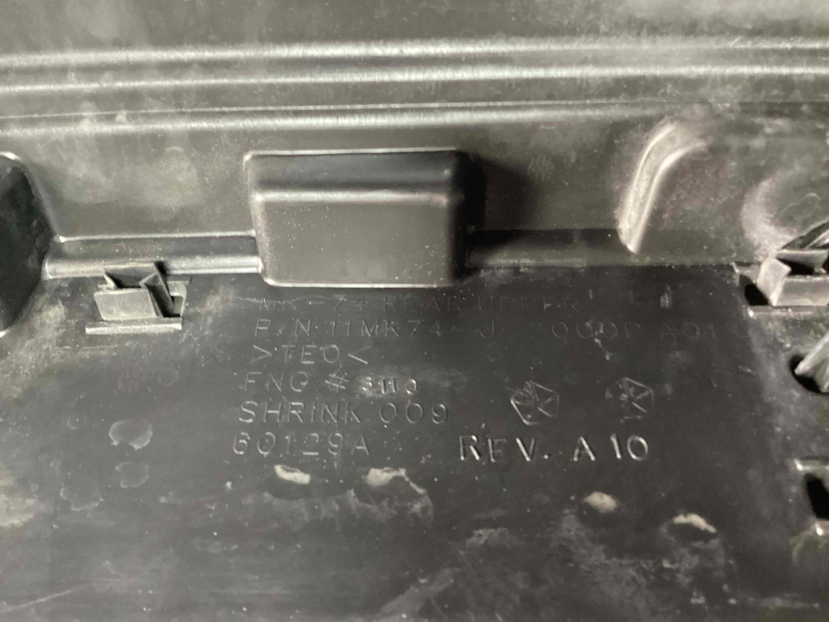 Бампер задній