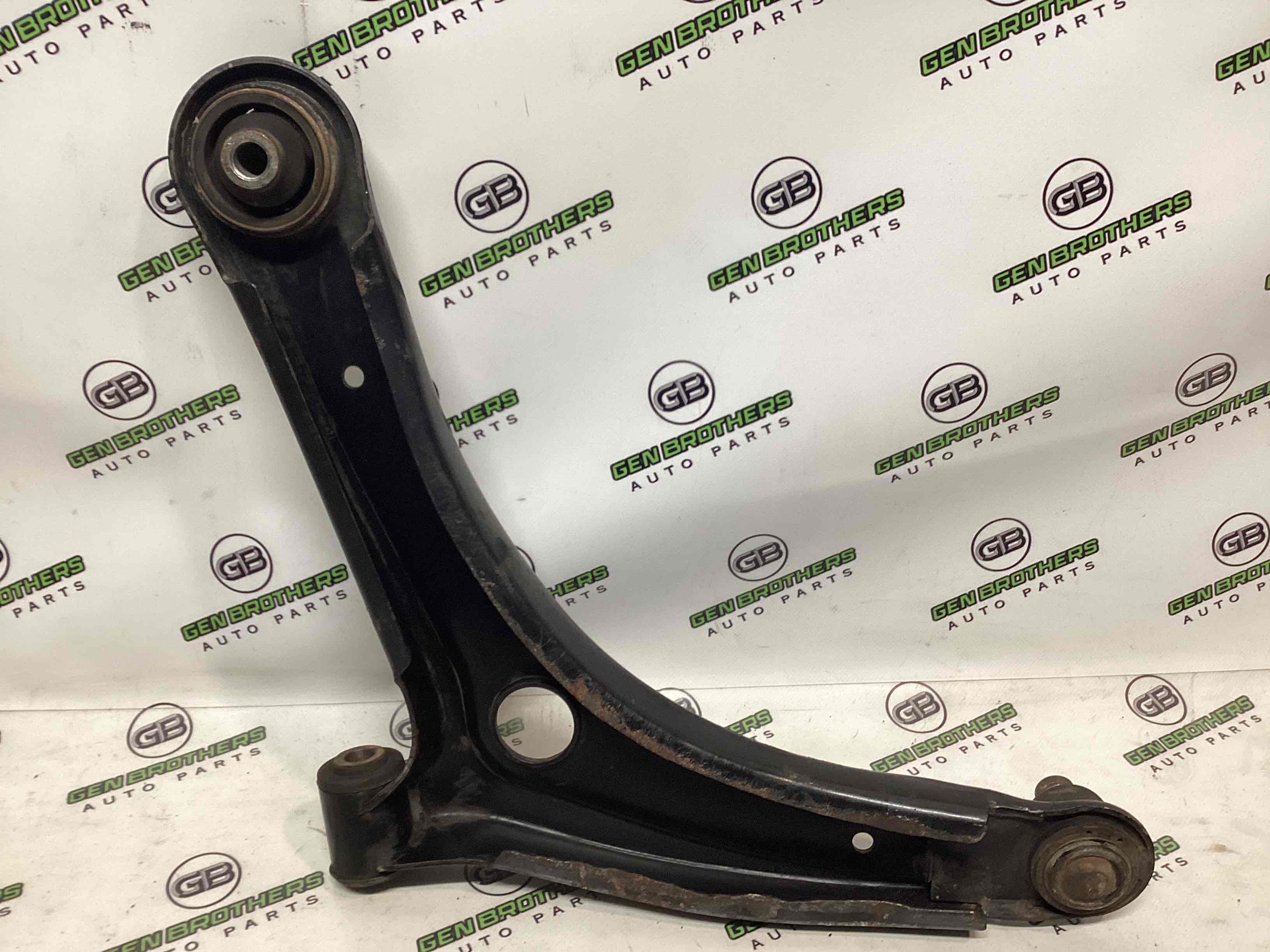 Важіль передній правий