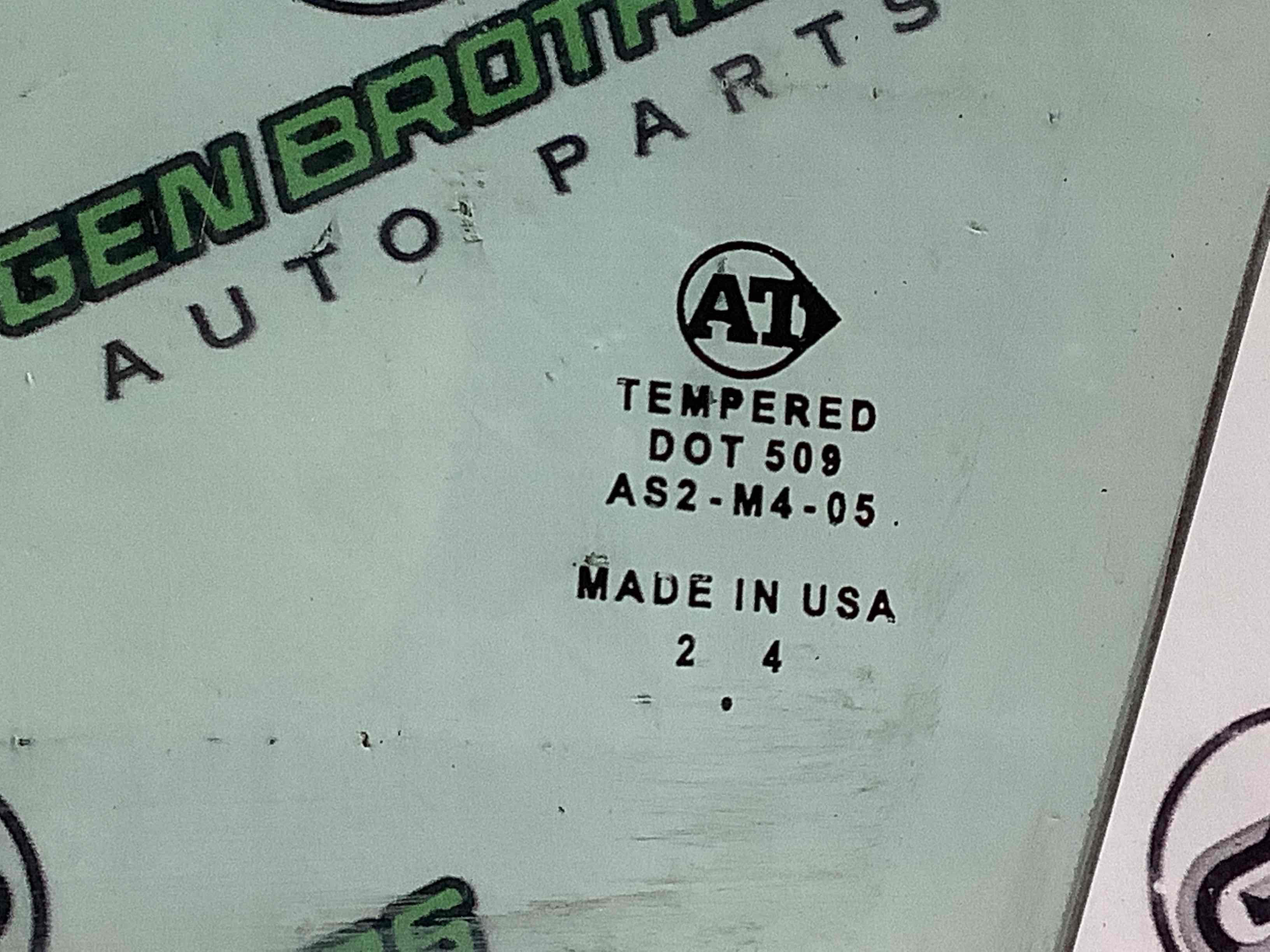 Стекло переднее левое