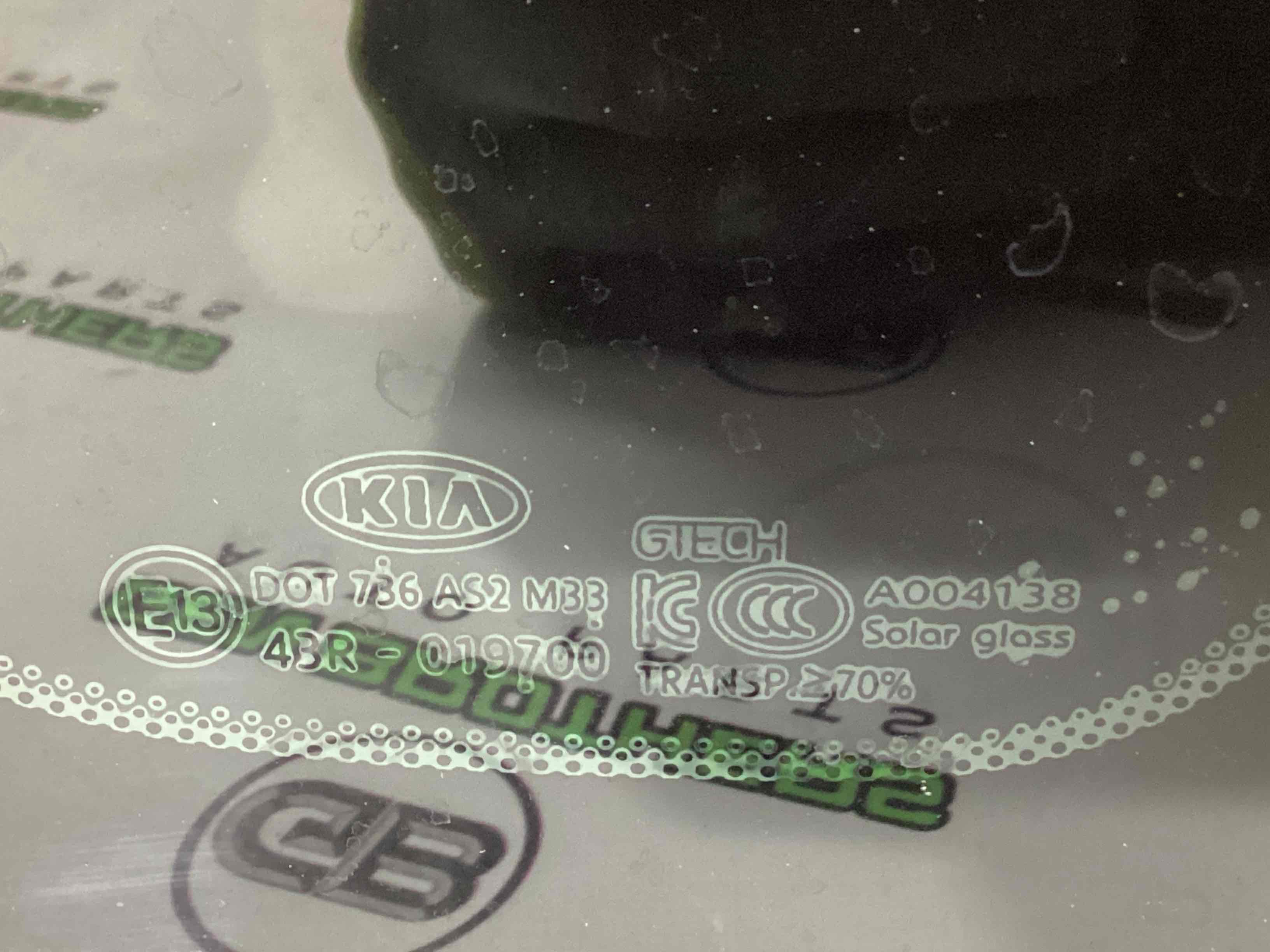 Стекло кузовное боковое правое