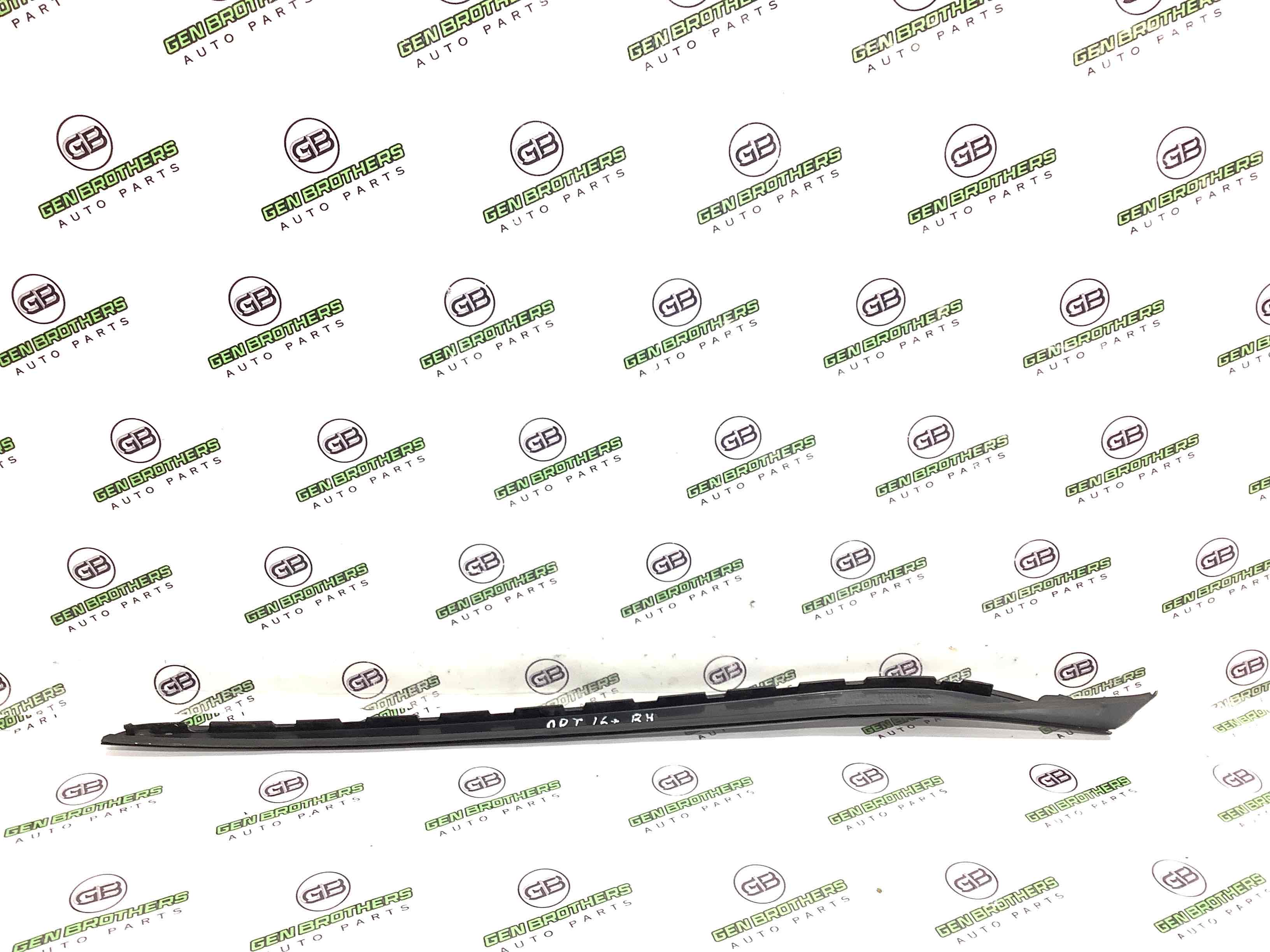 Молдинг лобового стекла