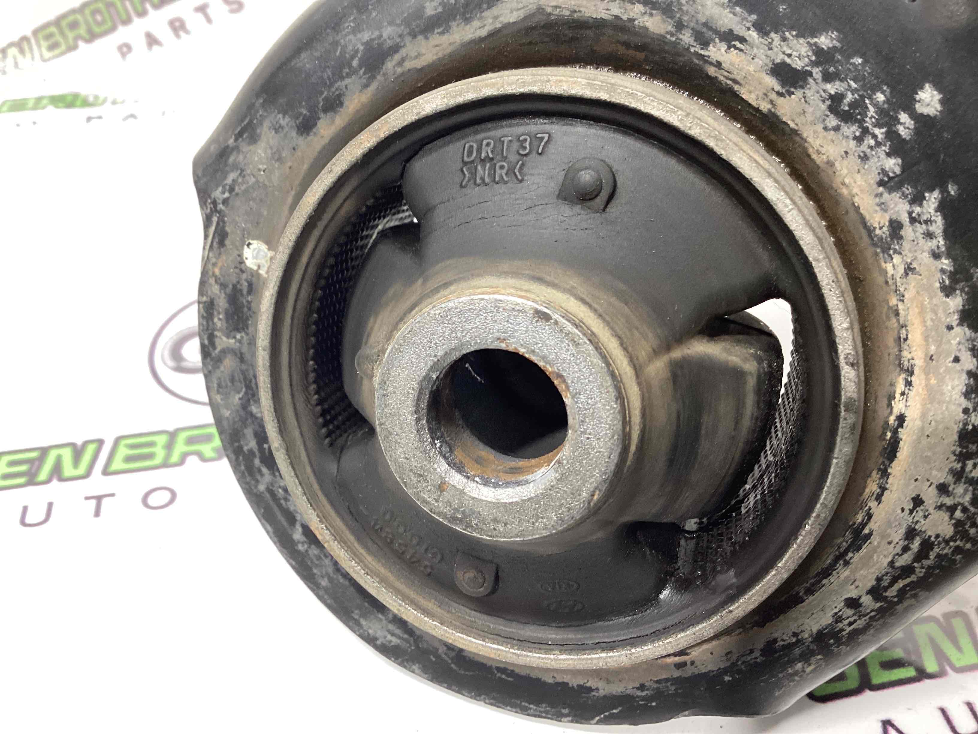 Рычаг передний правый