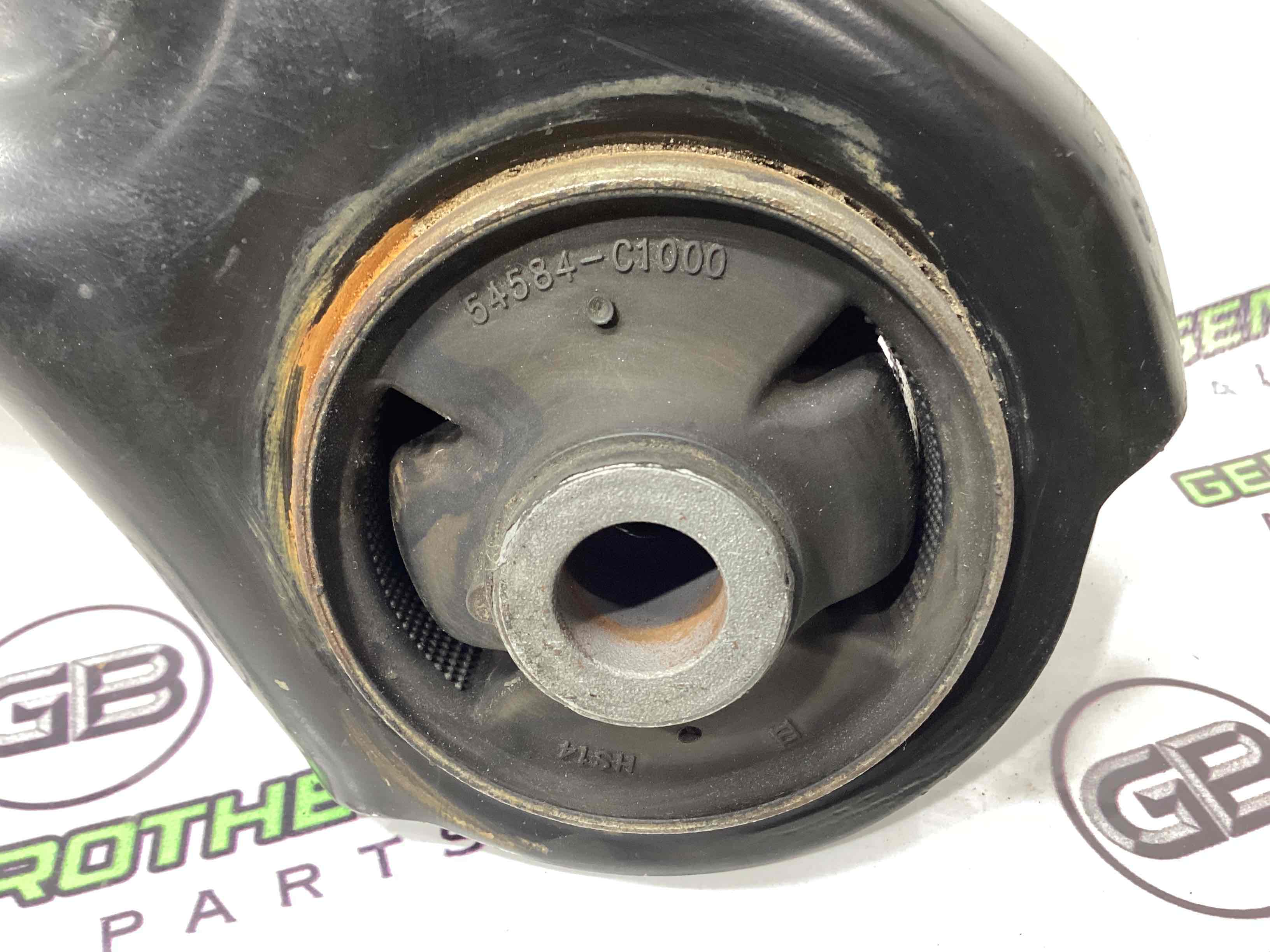 Рычаг передний левый