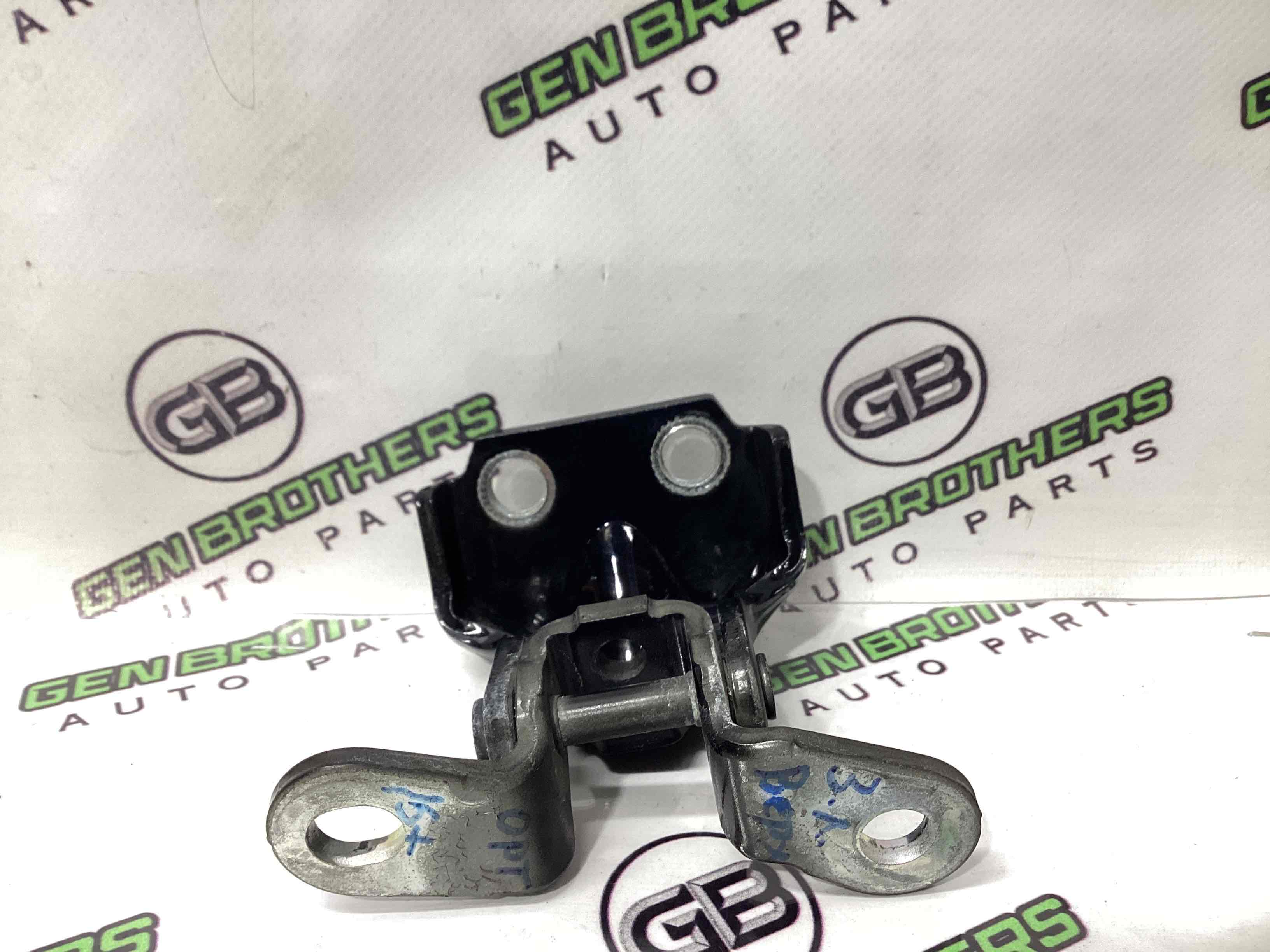 Петля двери, замок двери