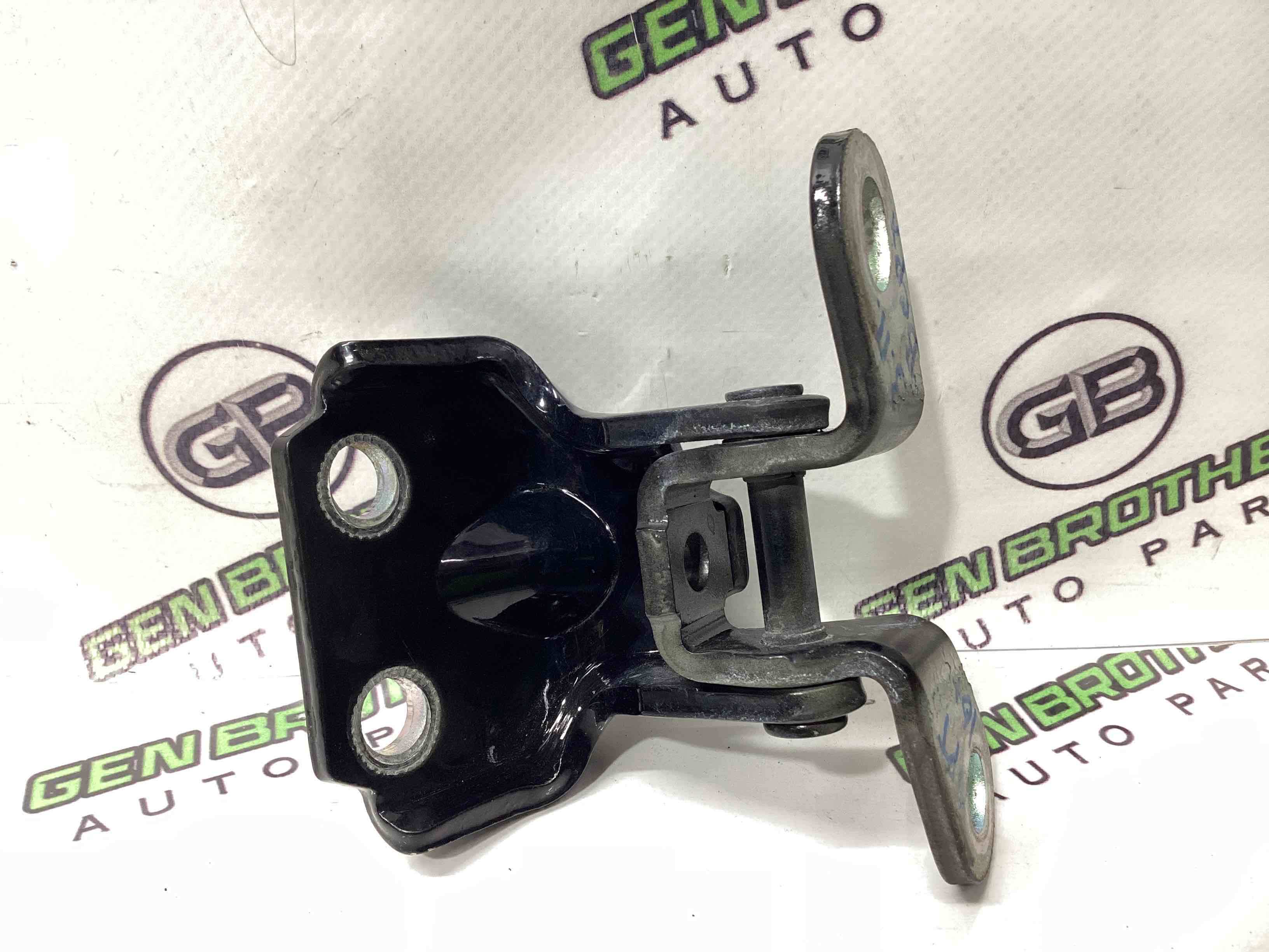 Петля двери, замок двери