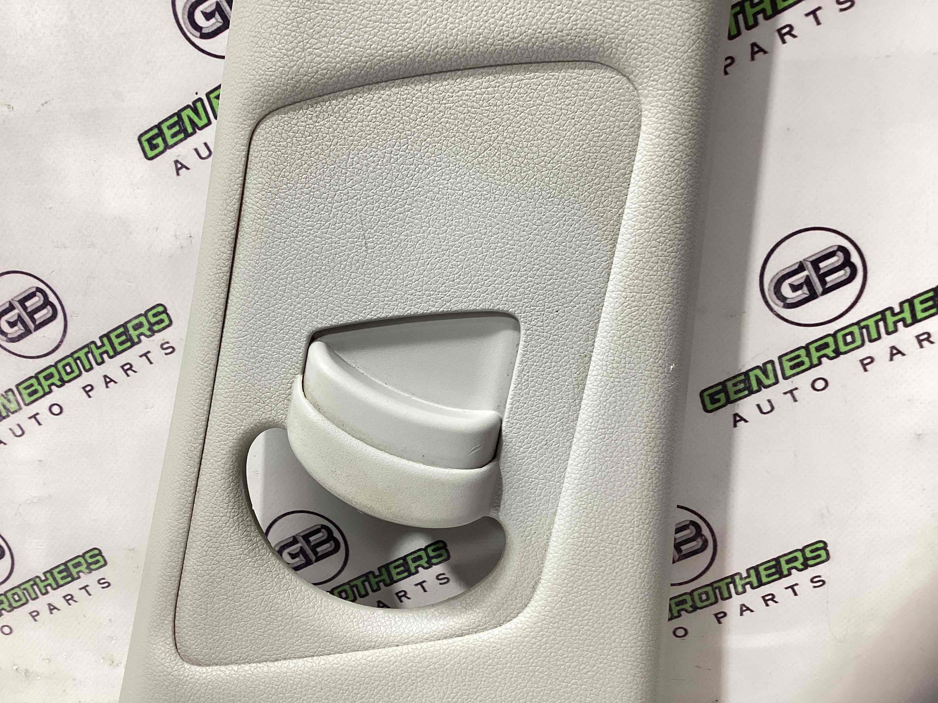 Обшивка центральной стойки правая