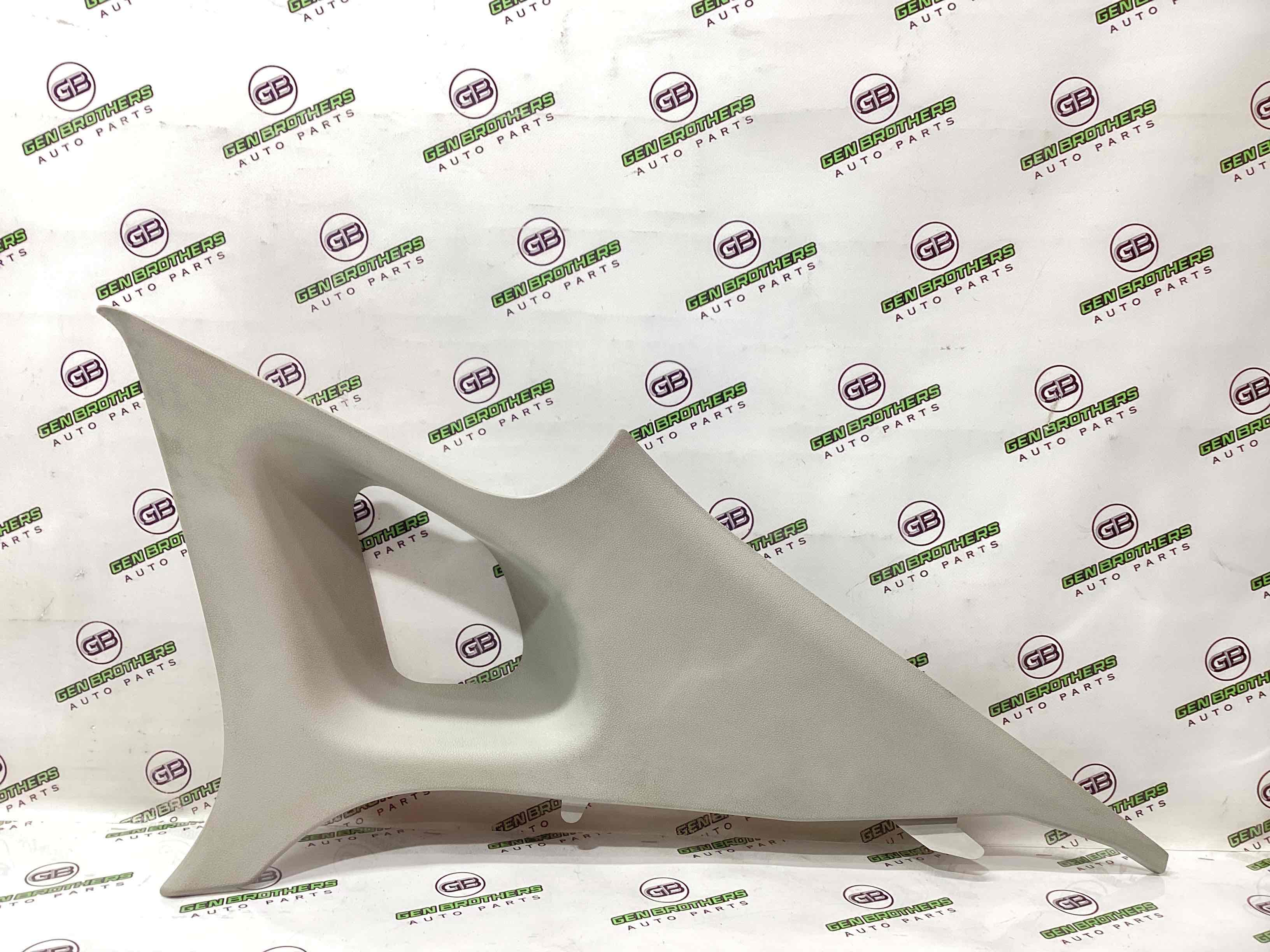 Обшивка задней стойки правая