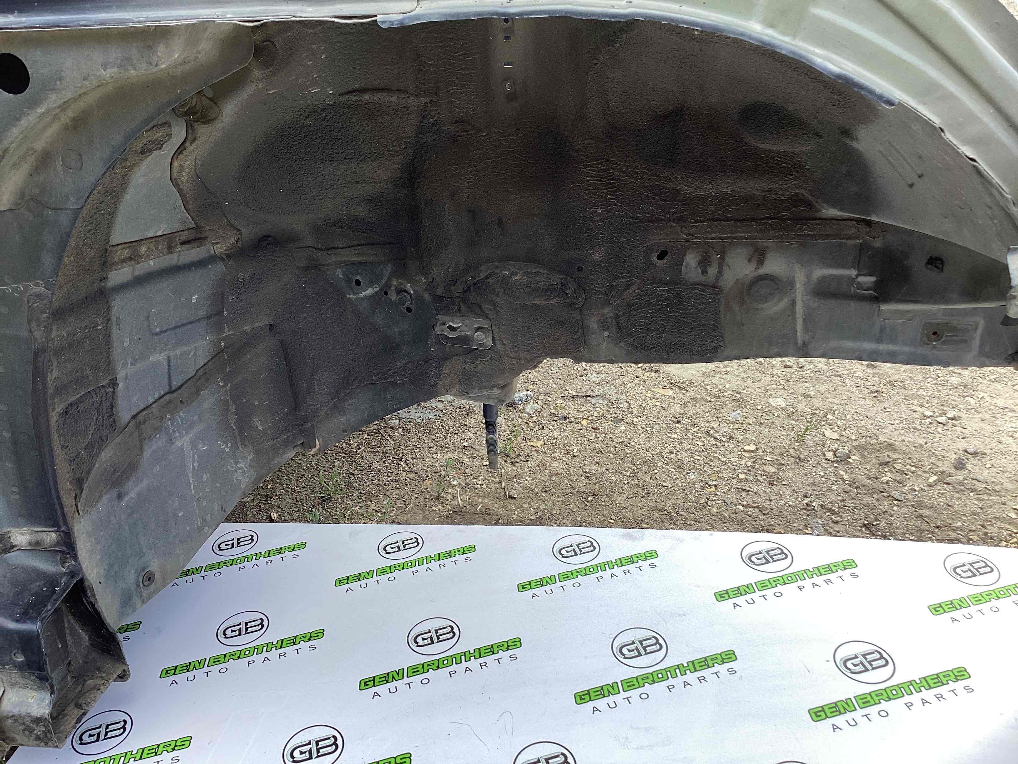 Четверть передняя правая