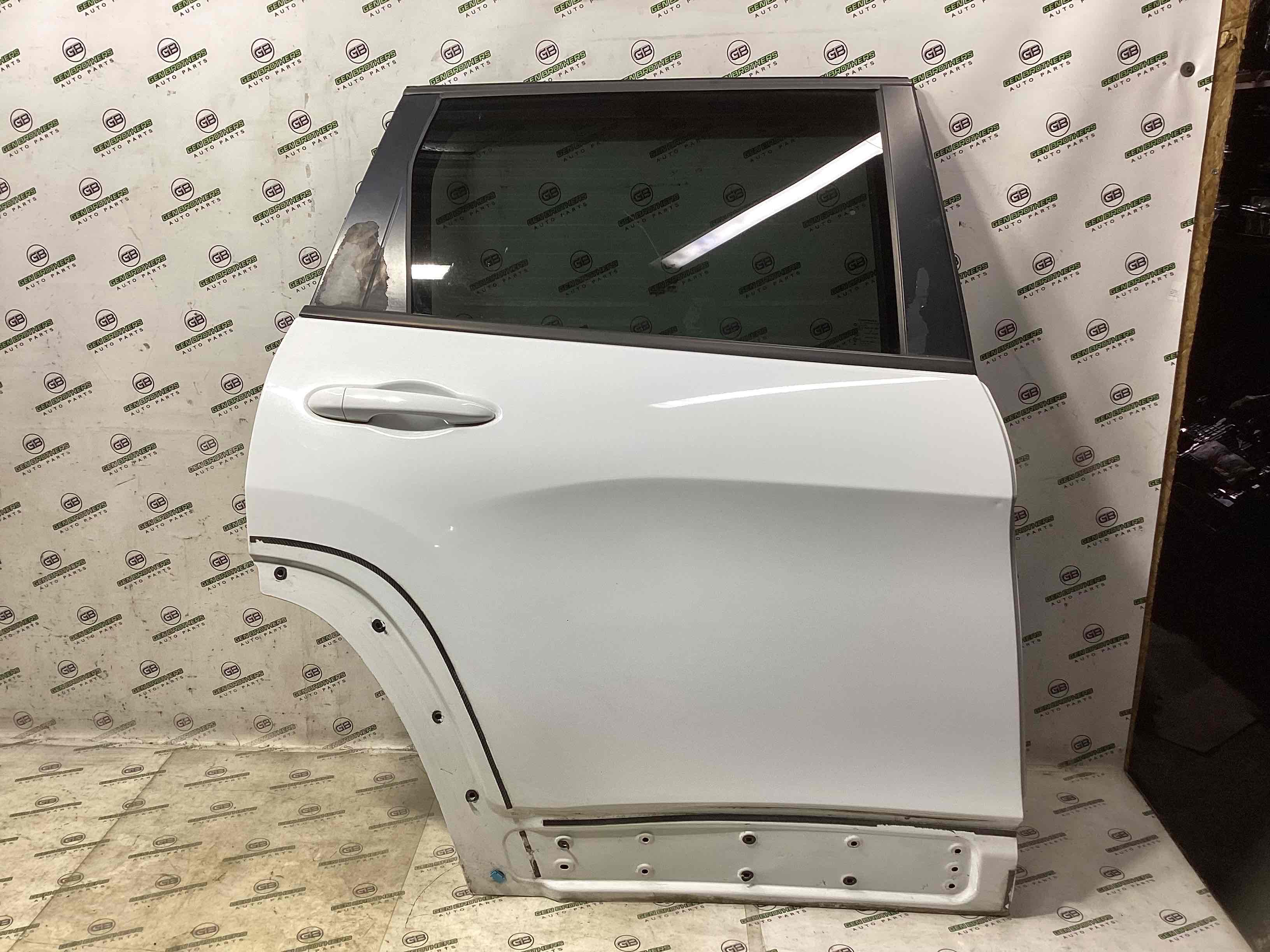 Двері задні права