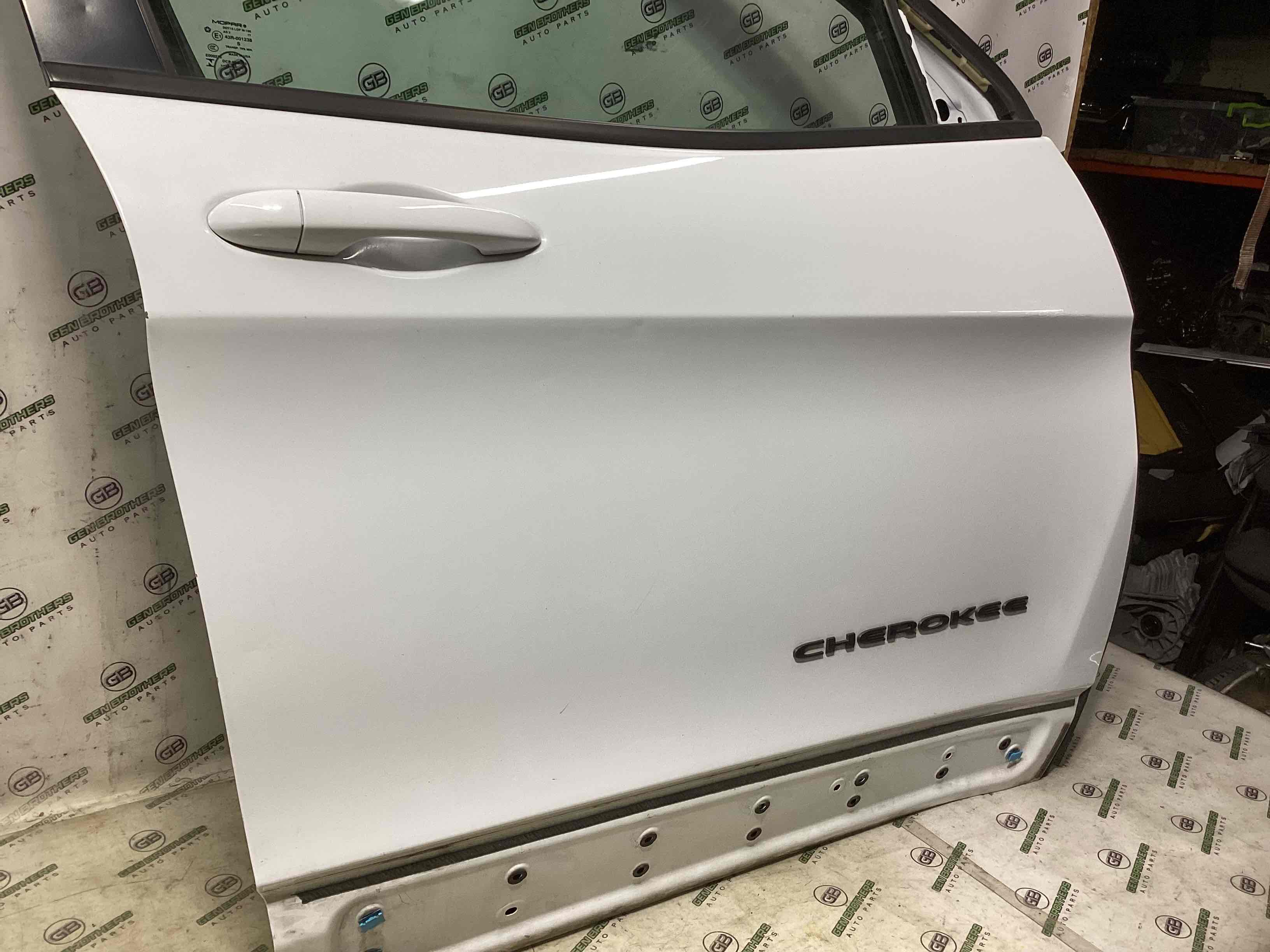 Двері передні права