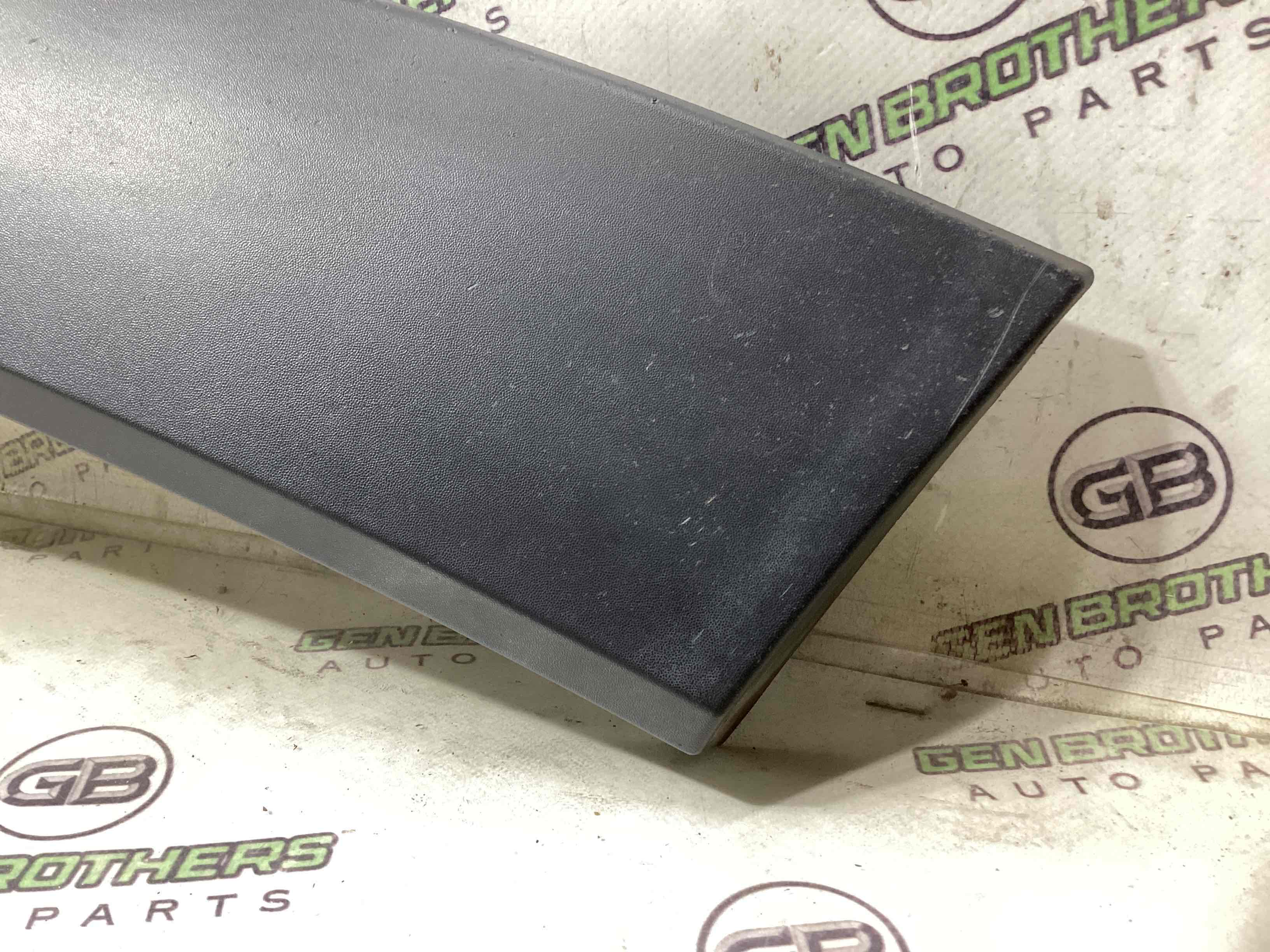 Молдинг двері задньої правої