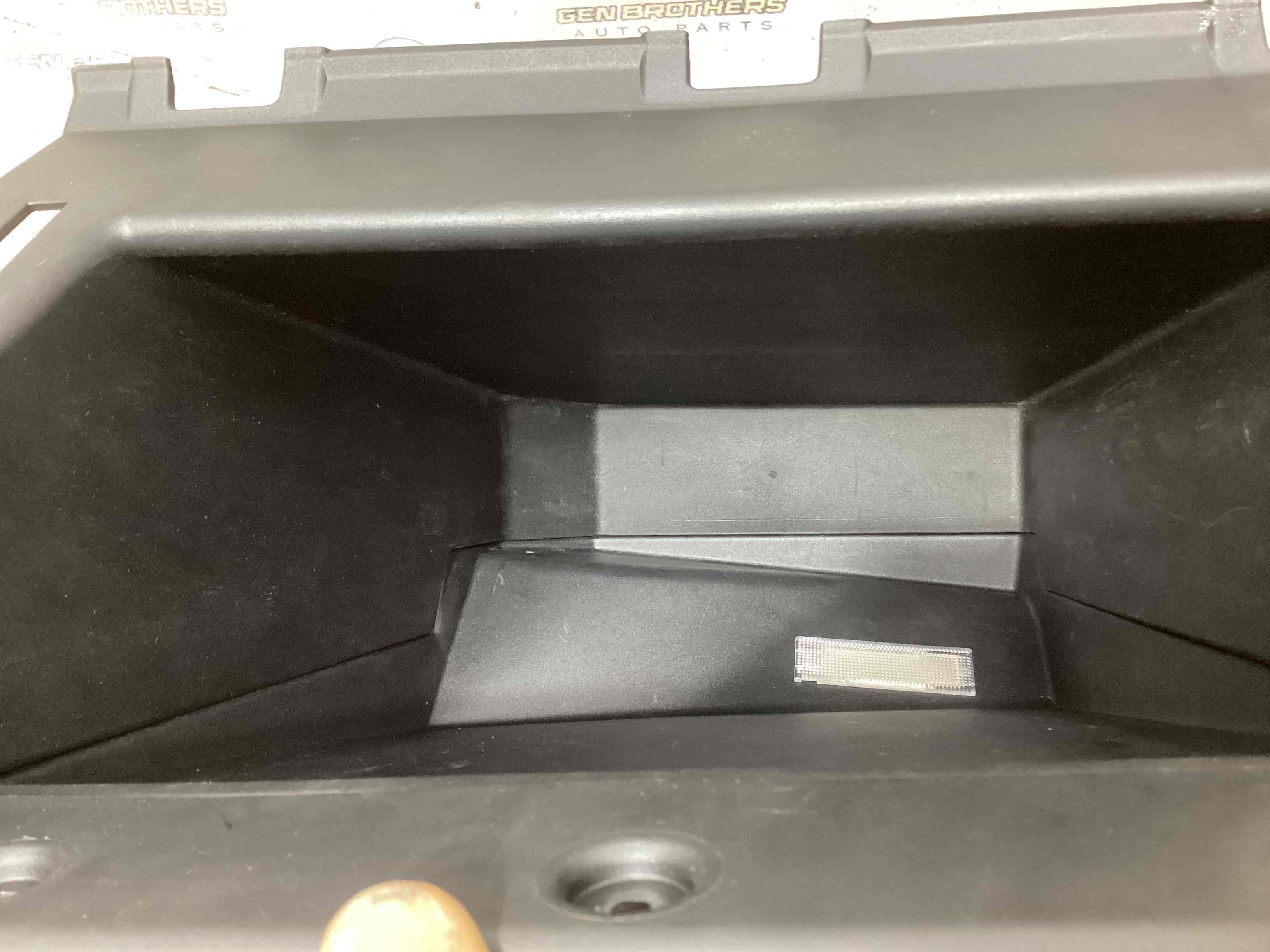 Бардачок замок бардачка, підстаканник, ящик