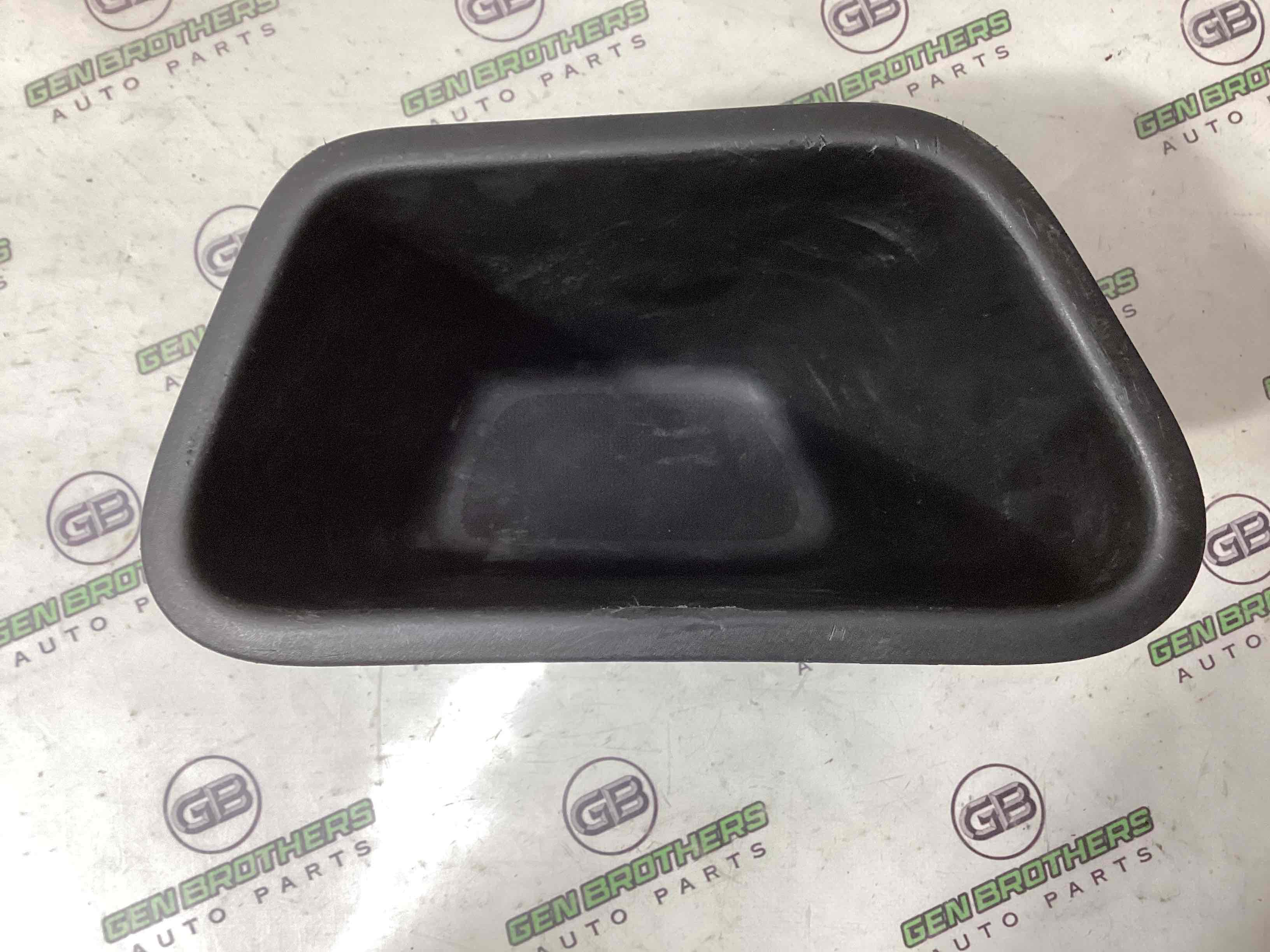 Елементи оздоблення багажника